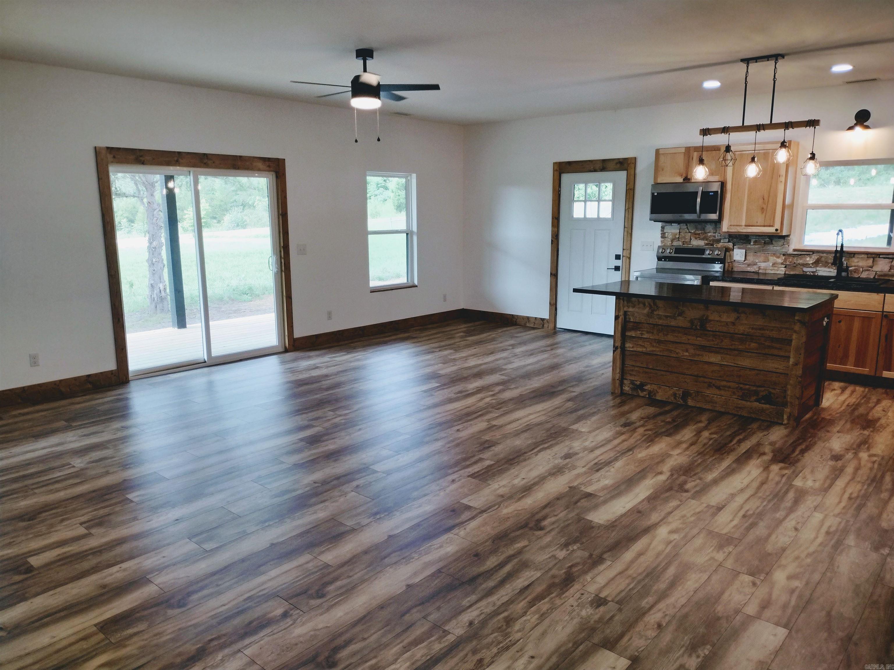 1724 Big Springs RD  Onia, AR