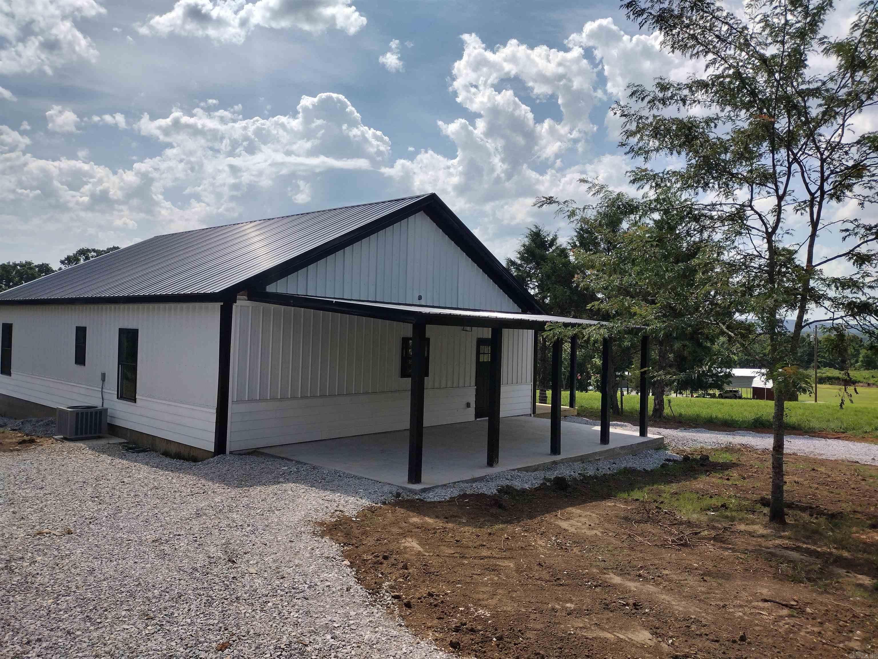 1724 Big Springs RD  Onia, AR