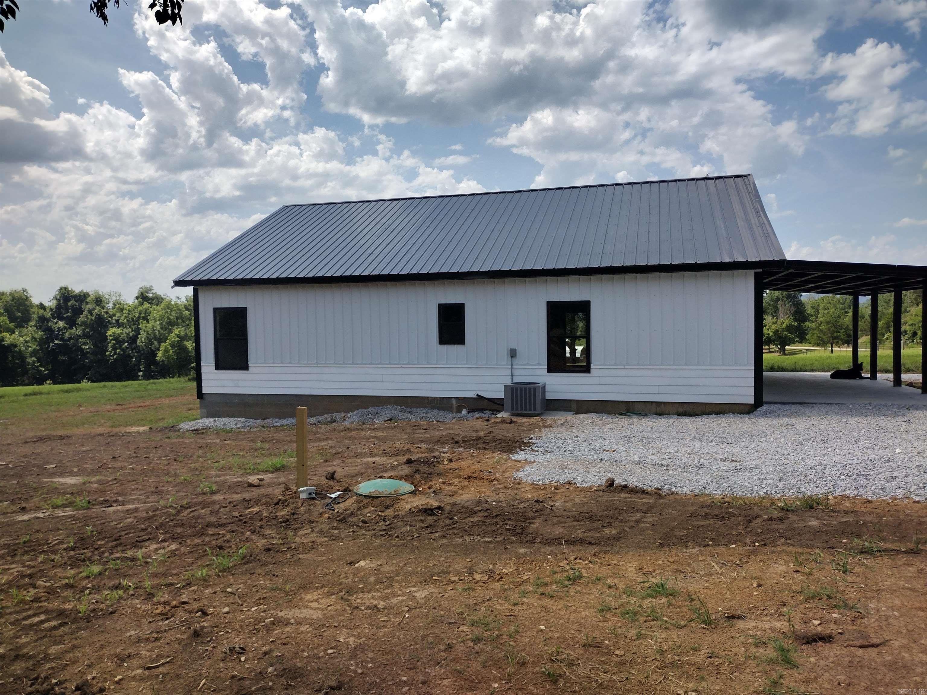1724 Big Springs RD  Onia, AR