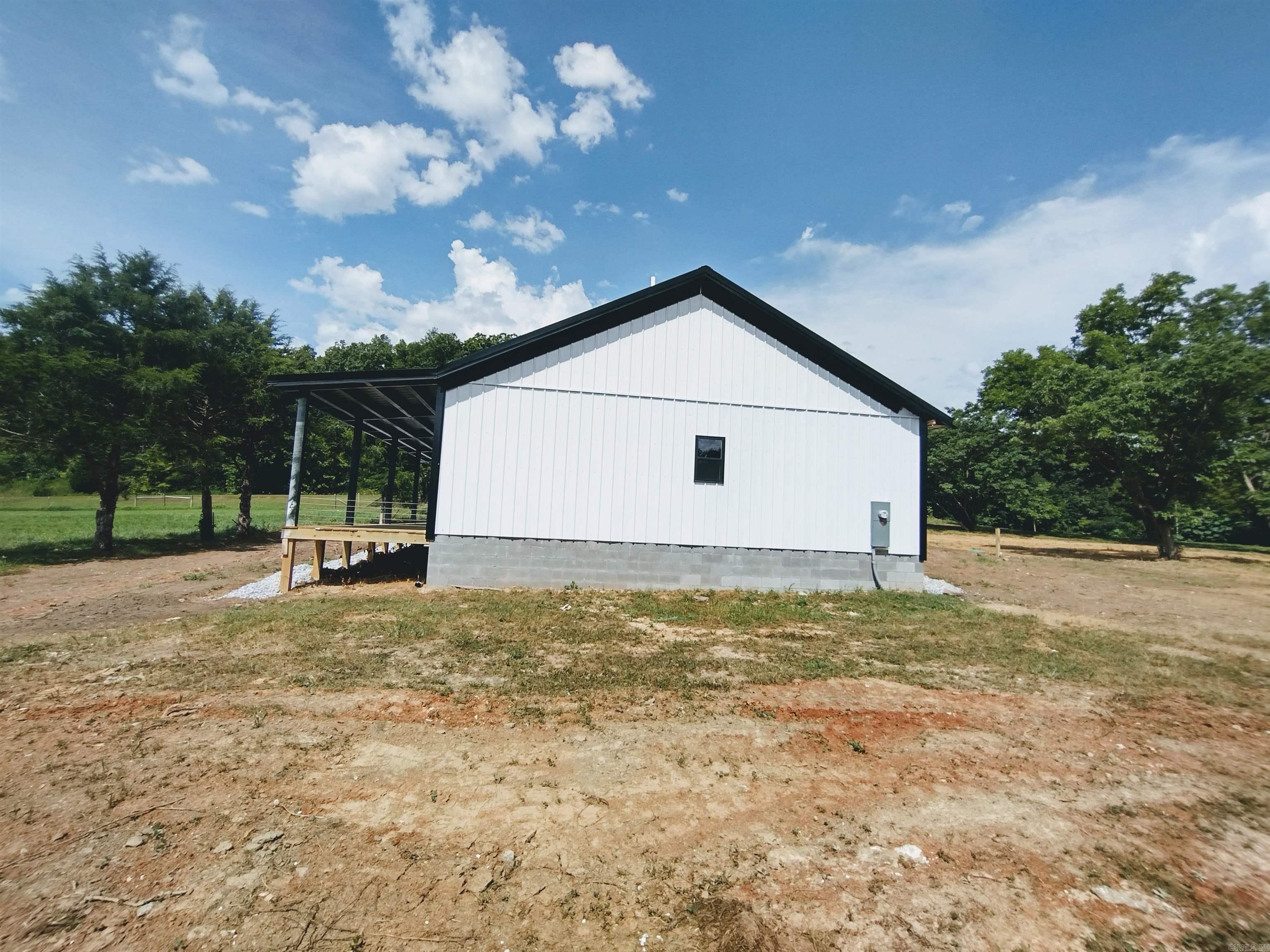 1724 Big Springs RD  Onia, AR