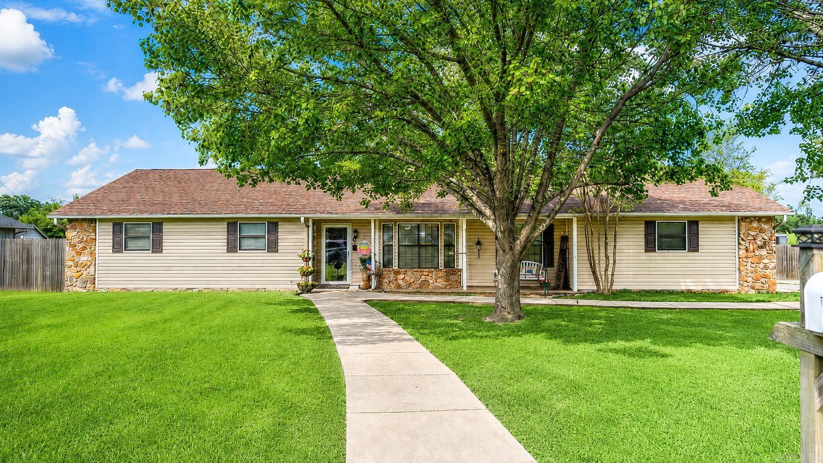 821  Green Oaks  White Hall, AR