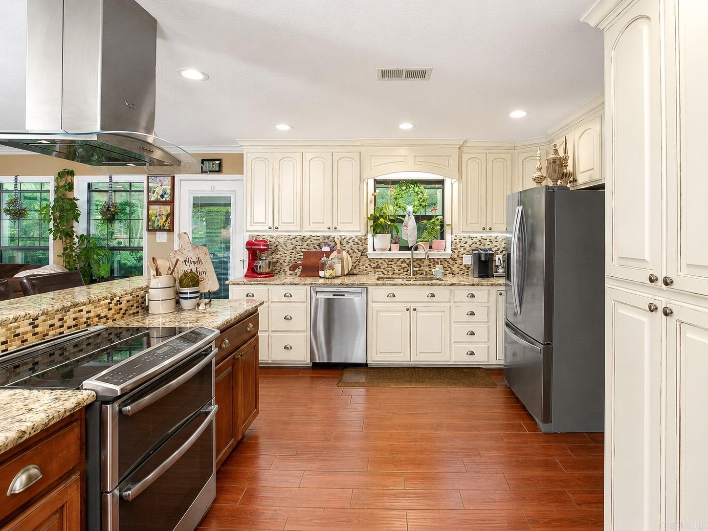 821 Green Oaks  White Hall, AR