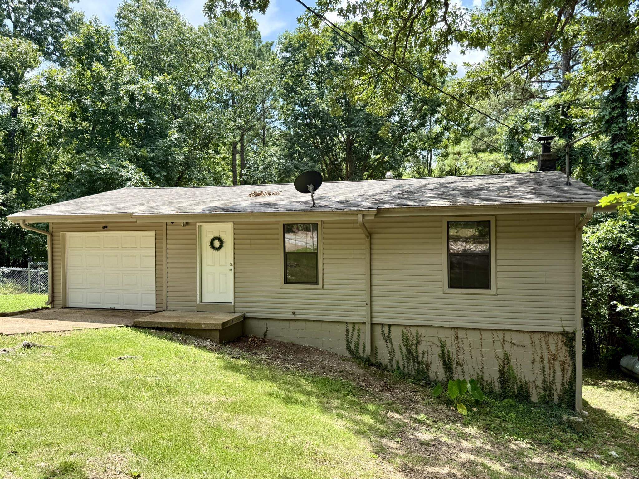 1 E Ute Circle  Cherokee Village, AR