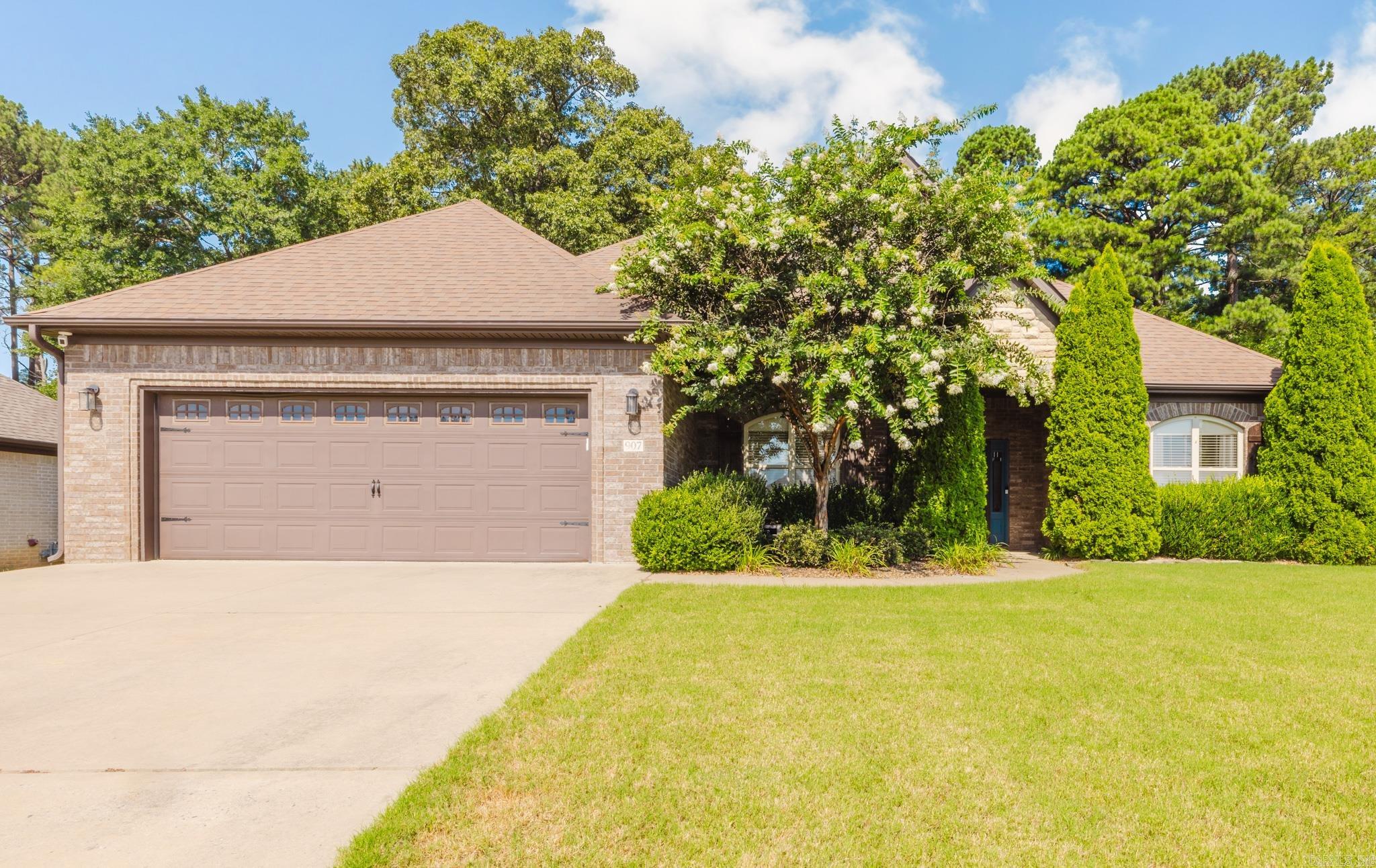 907  Hunter Lee  Bryant, AR
