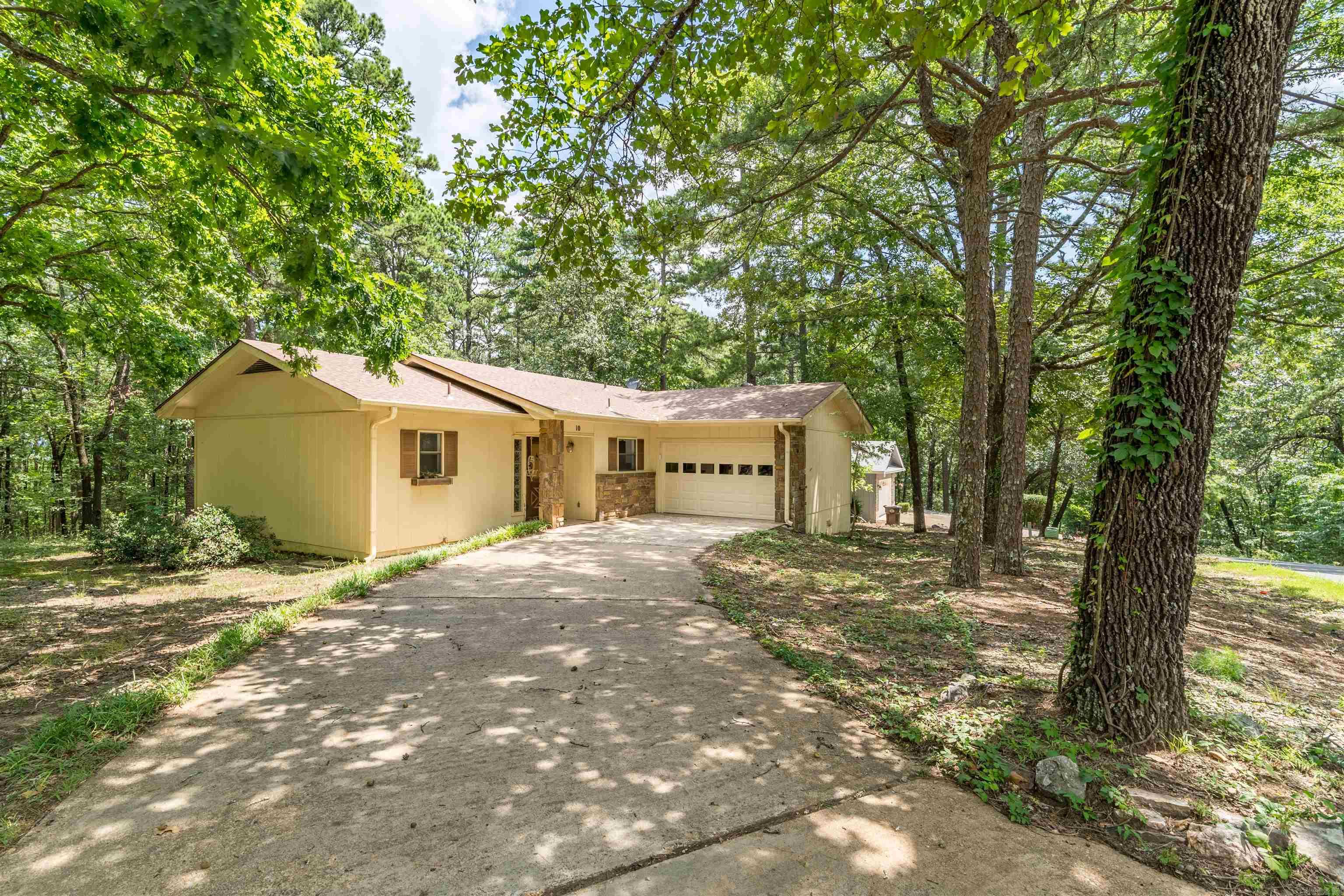 10 totana  Hot Springs Village, AR