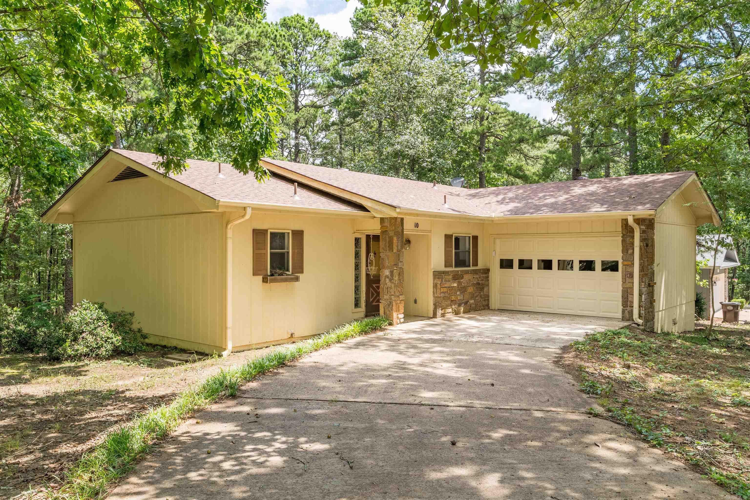 10 totana  Hot Springs Village, AR
