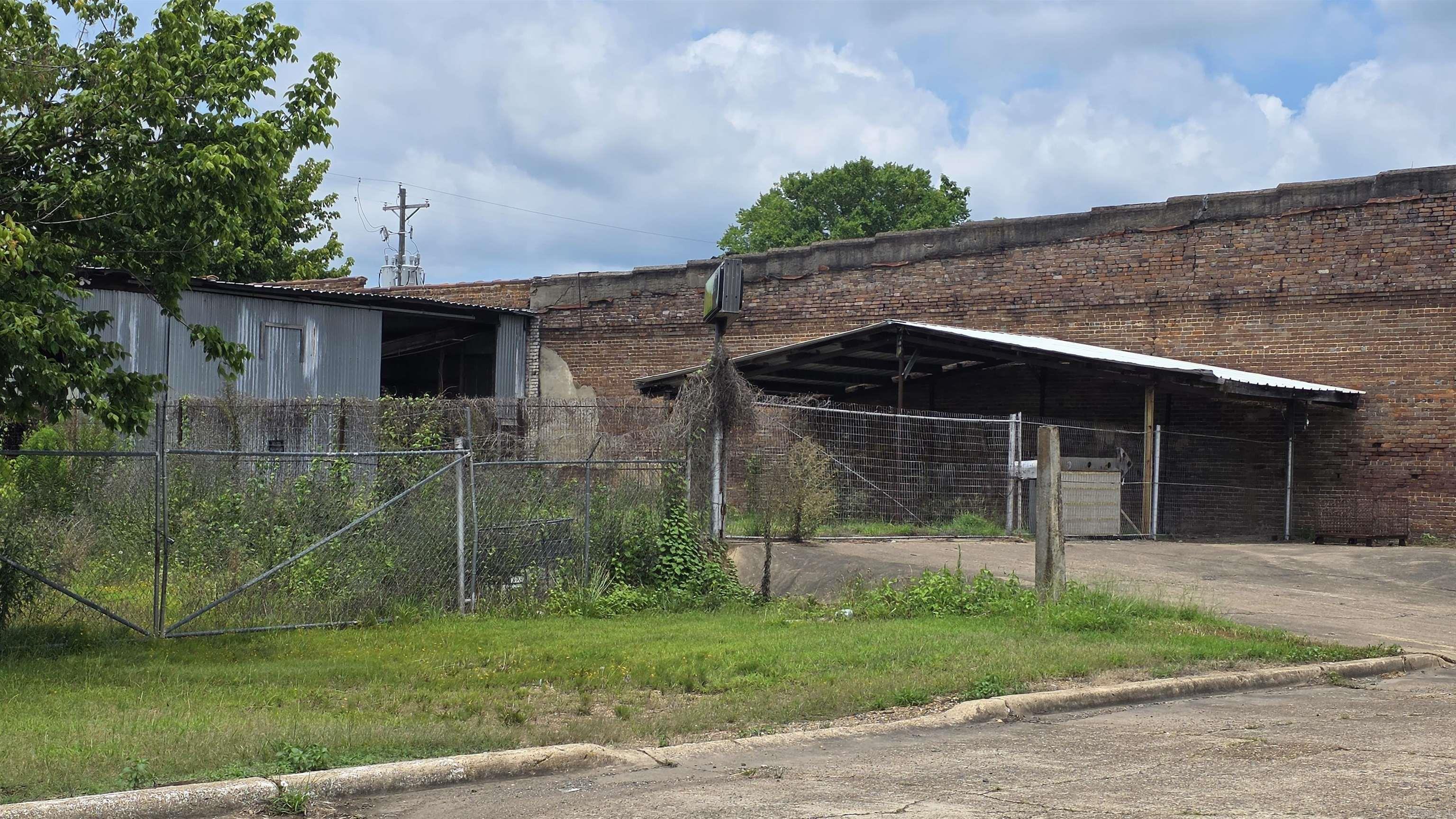 108 S Front  Gurdon, AR