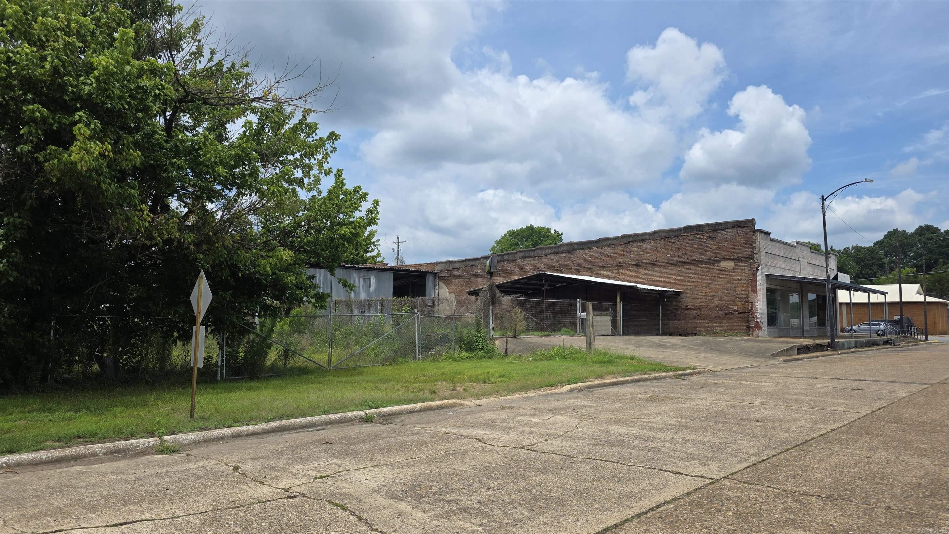 108 S Front  Gurdon, AR