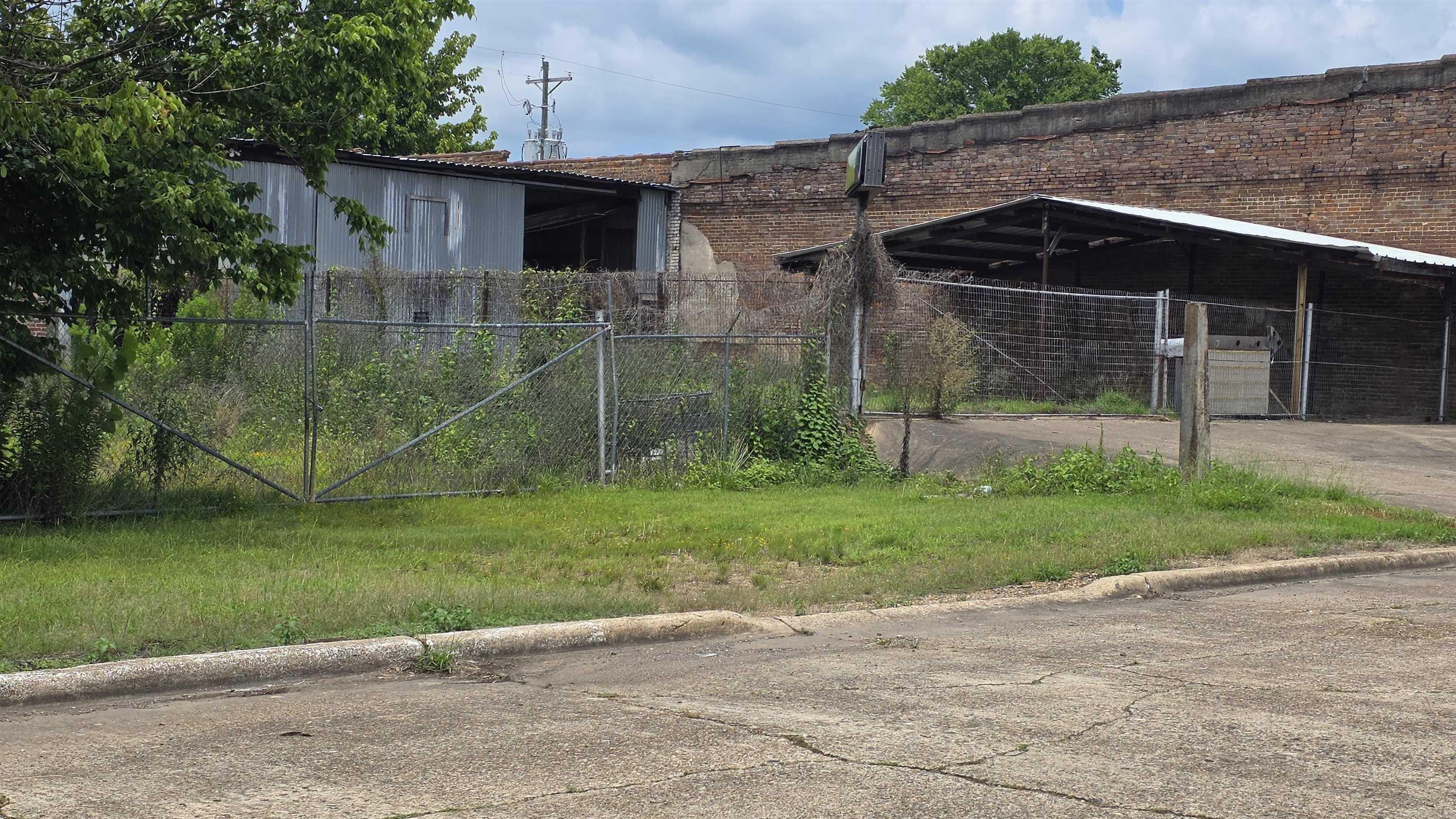 108 S Front  Gurdon, AR