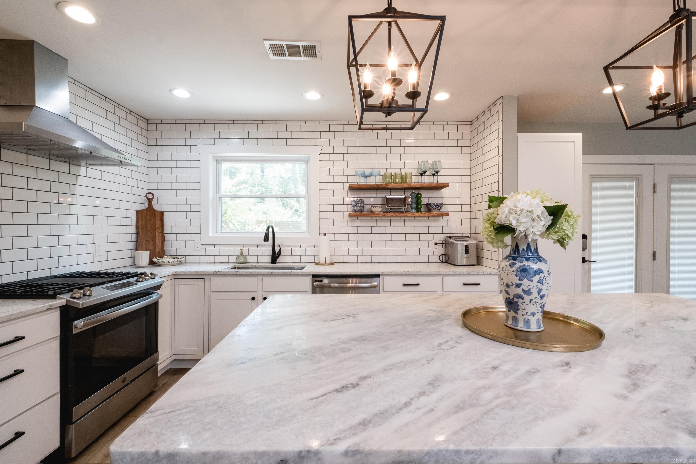 7901 Illinois  Little Rock, AR