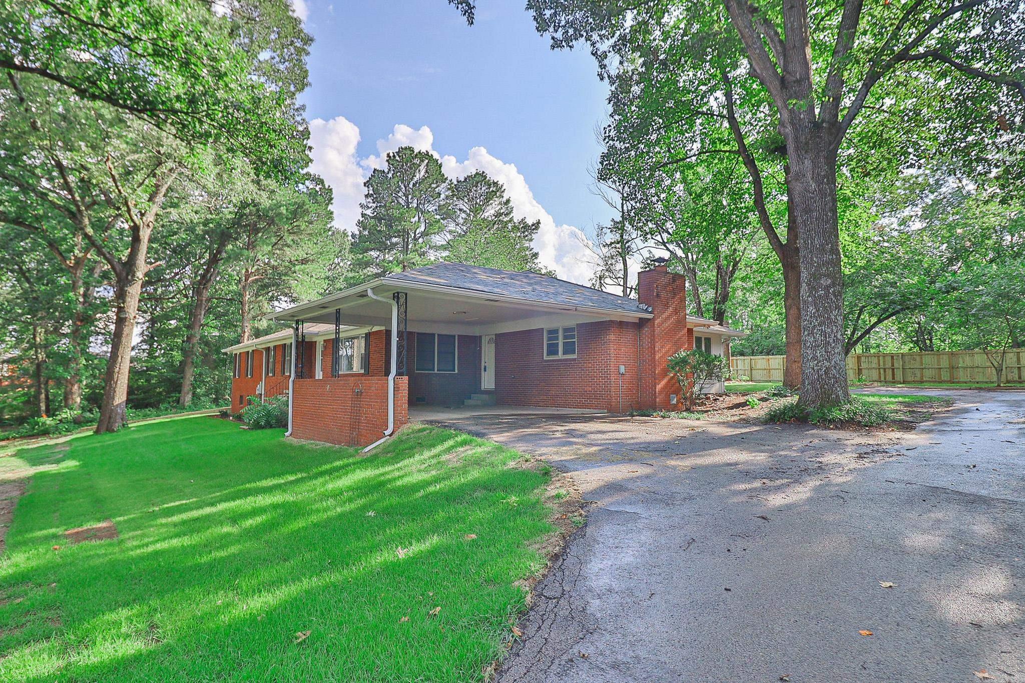 2711 Wood  Jonesboro, AR