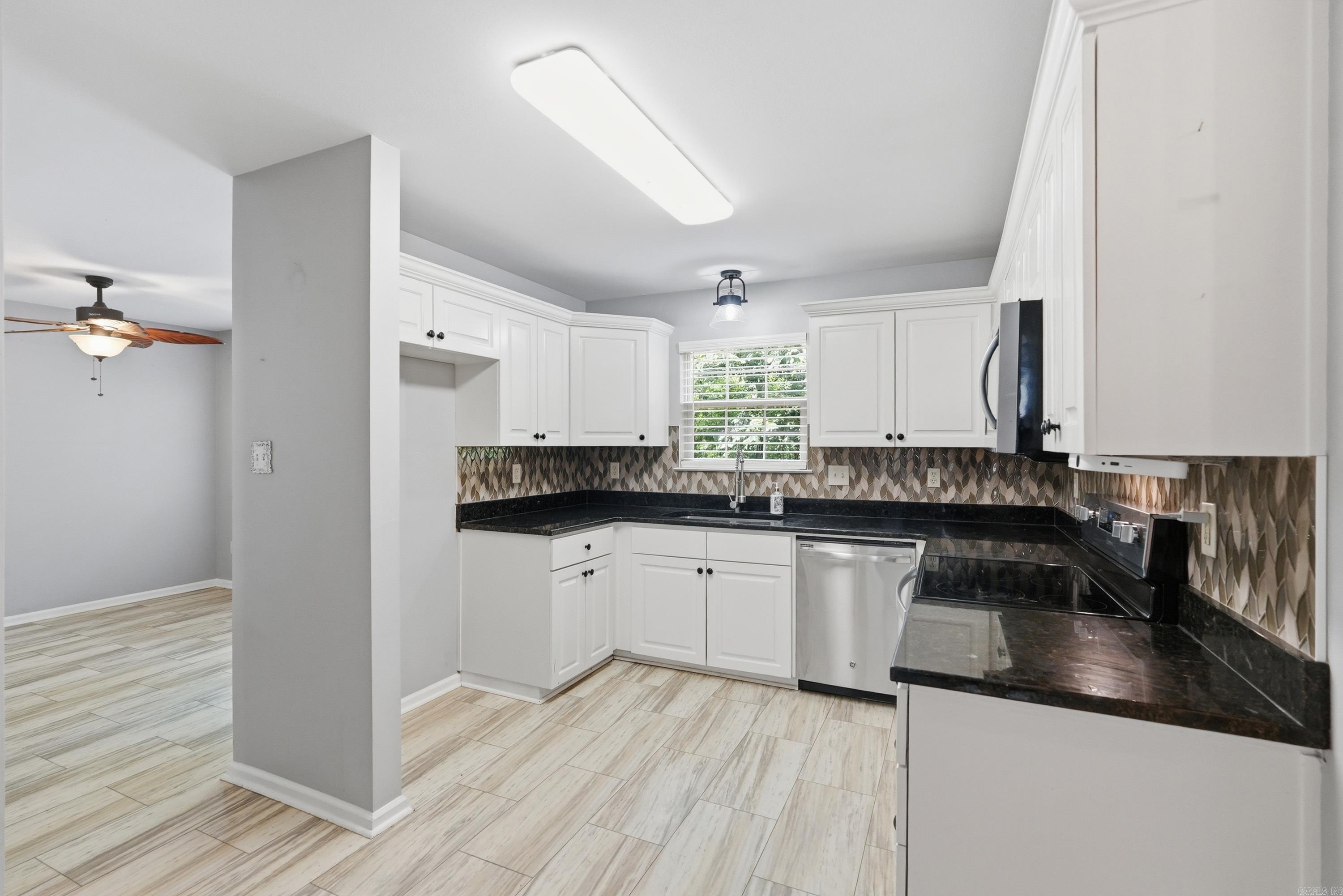 1124 River Oaks Dr  Benton, AR