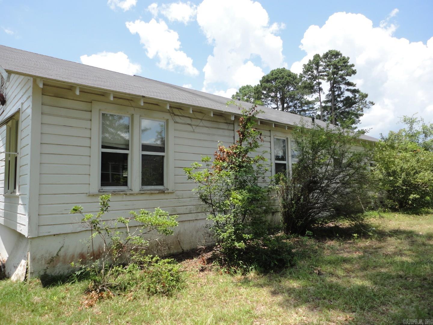 1002 E Church  Warren, AR