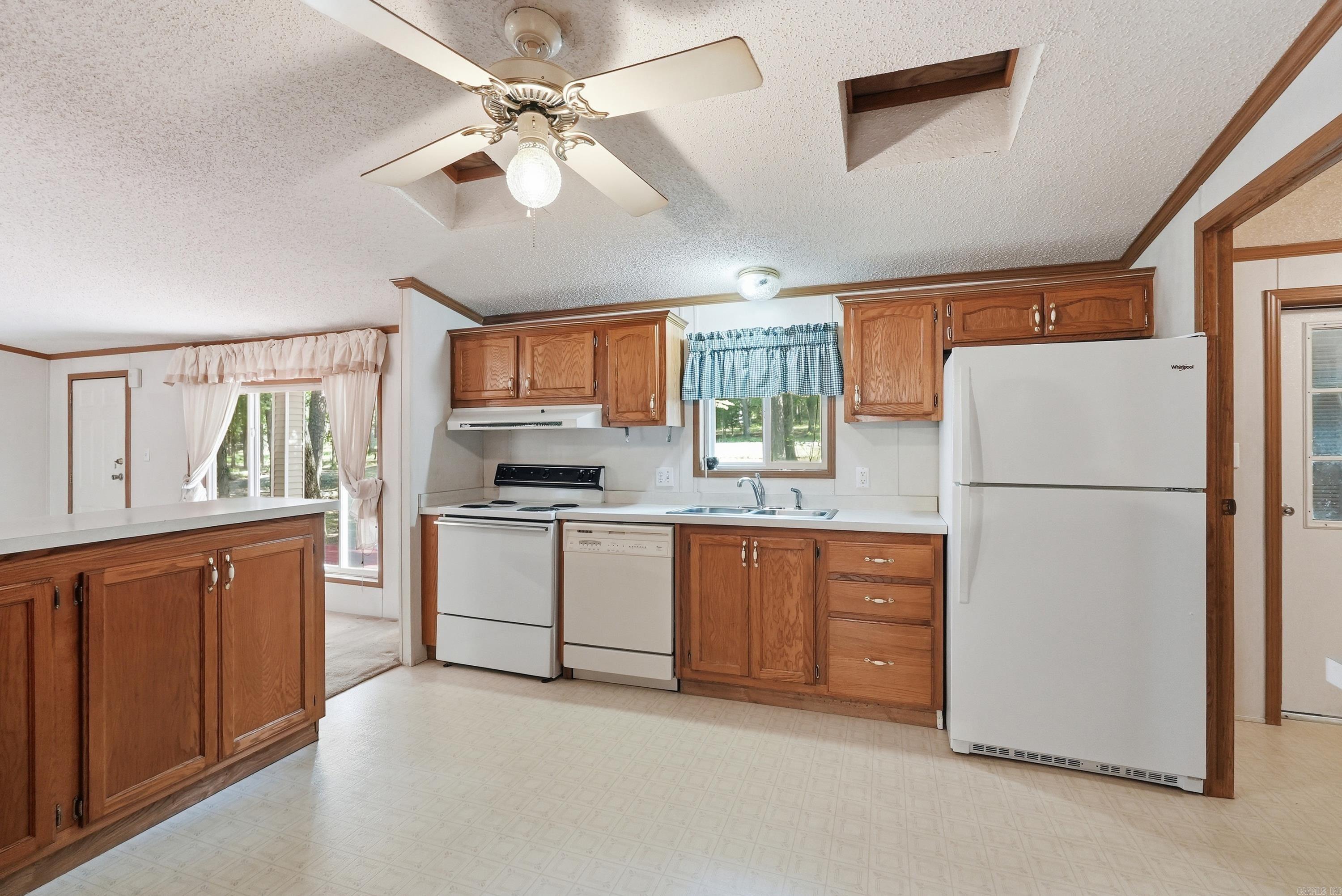 60 Brittany Cove  Greers Ferry, AR