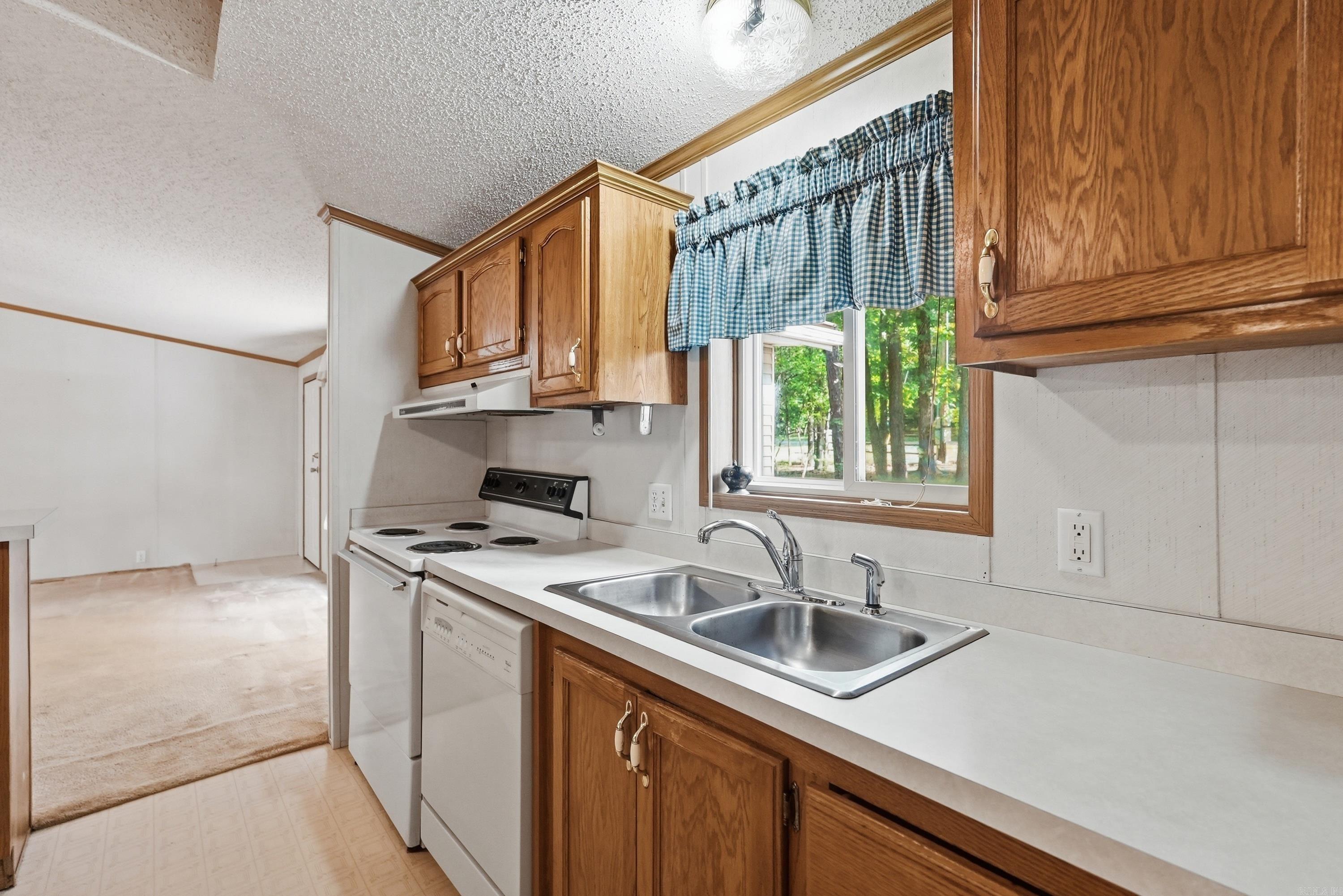 60 Brittany Cove  Greers Ferry, AR