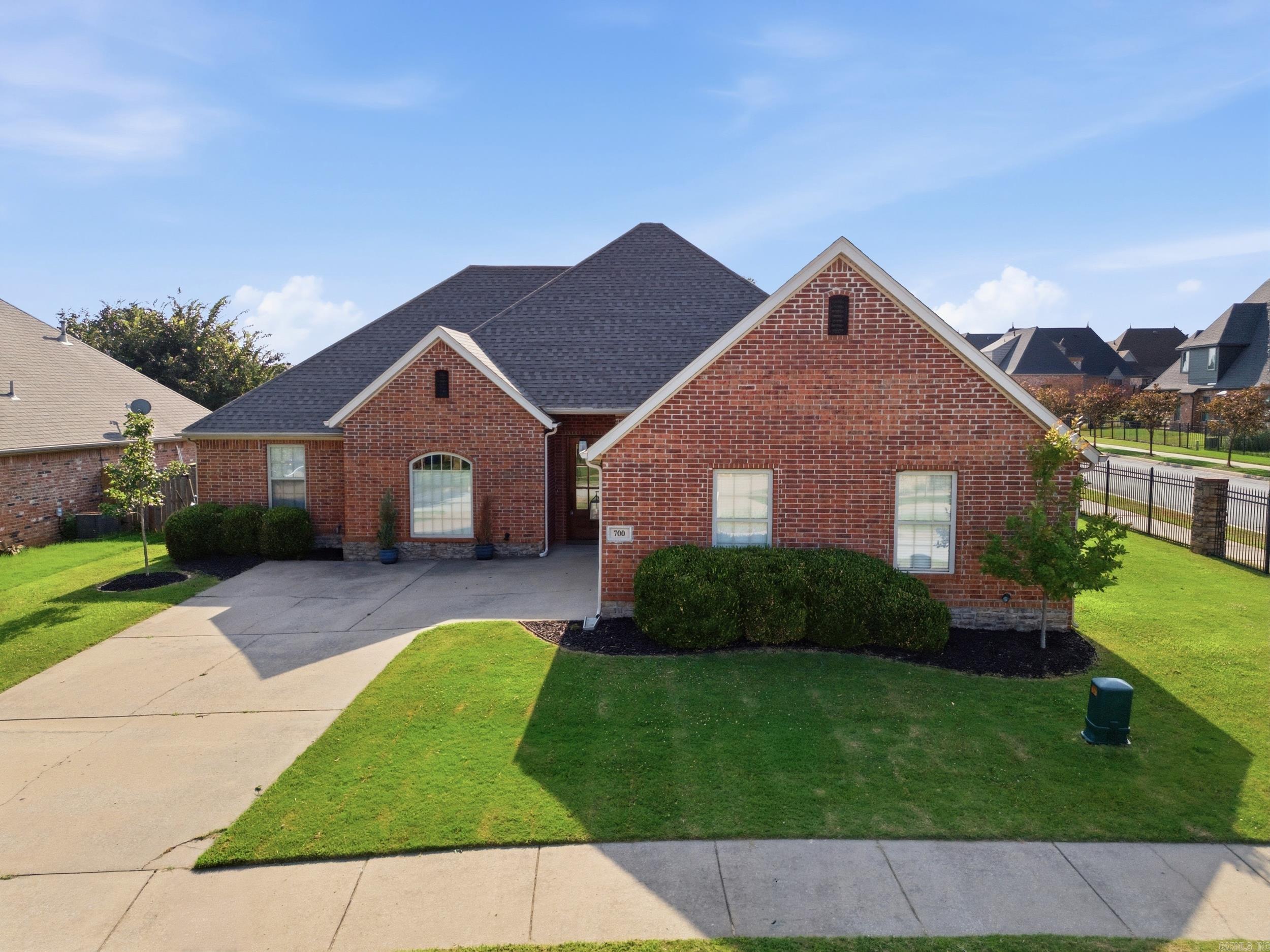 700 SW Sterling  Bentonville, AR