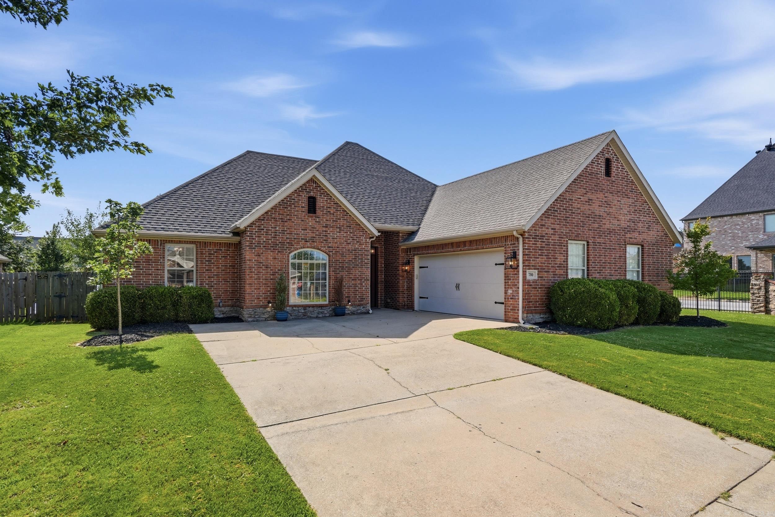 700 SW Sterling  Bentonville, AR