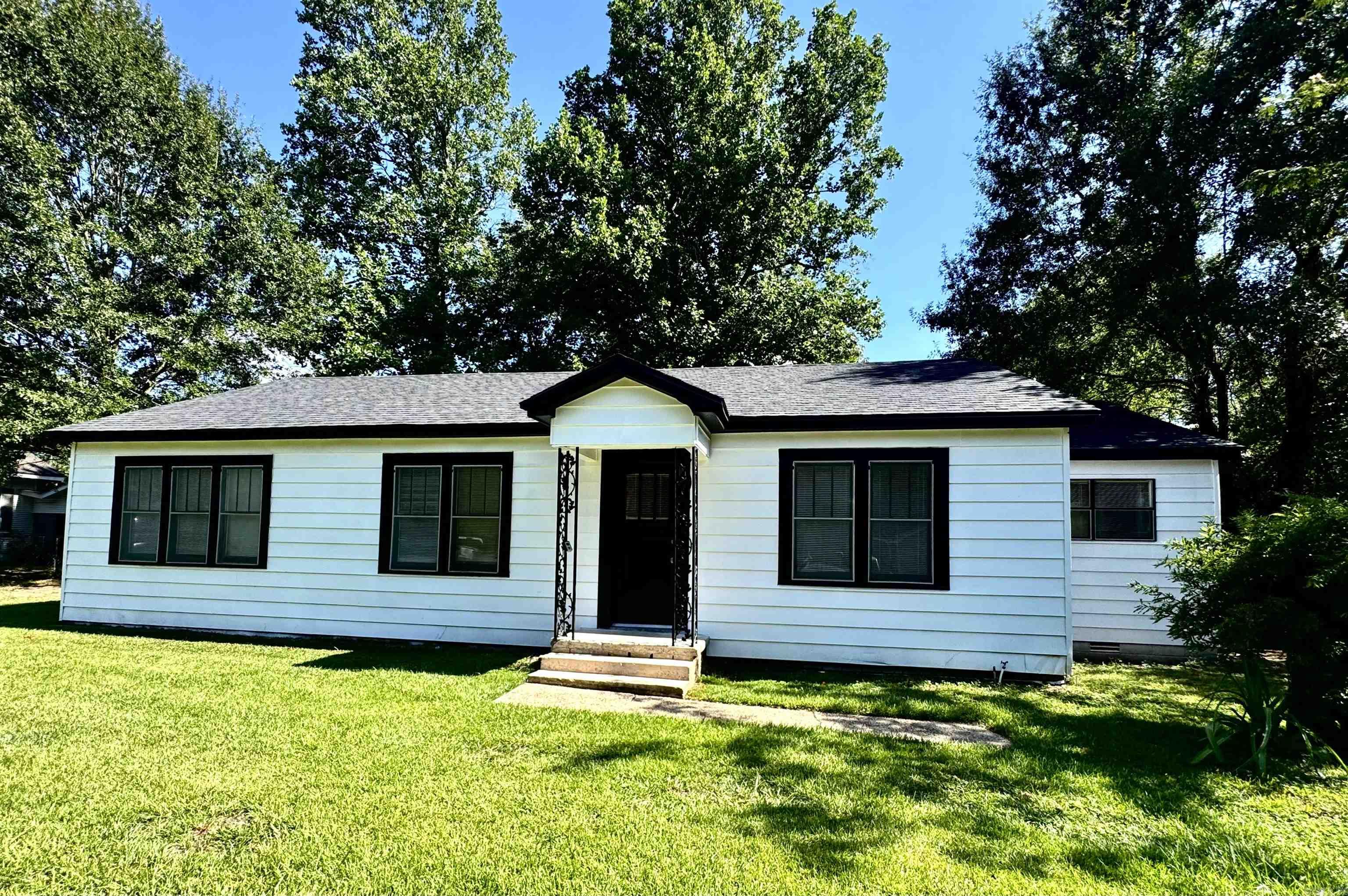 503 E Roselawn  Waldo, AR
