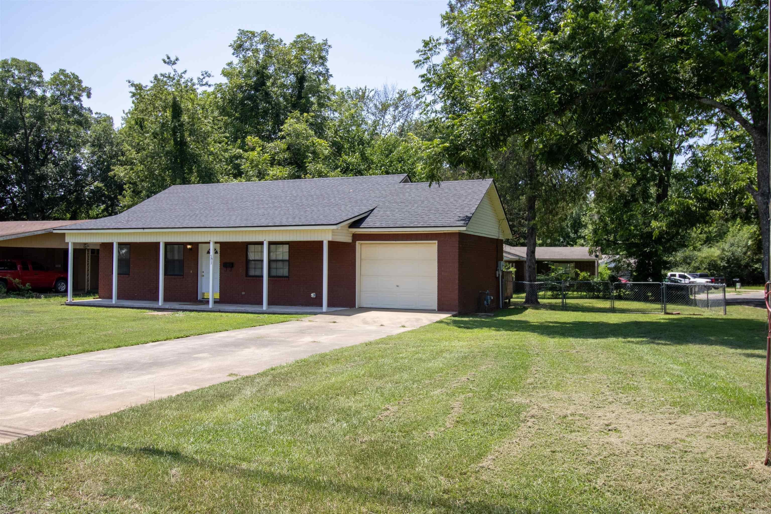 507 N Miller  Clarksville, AR