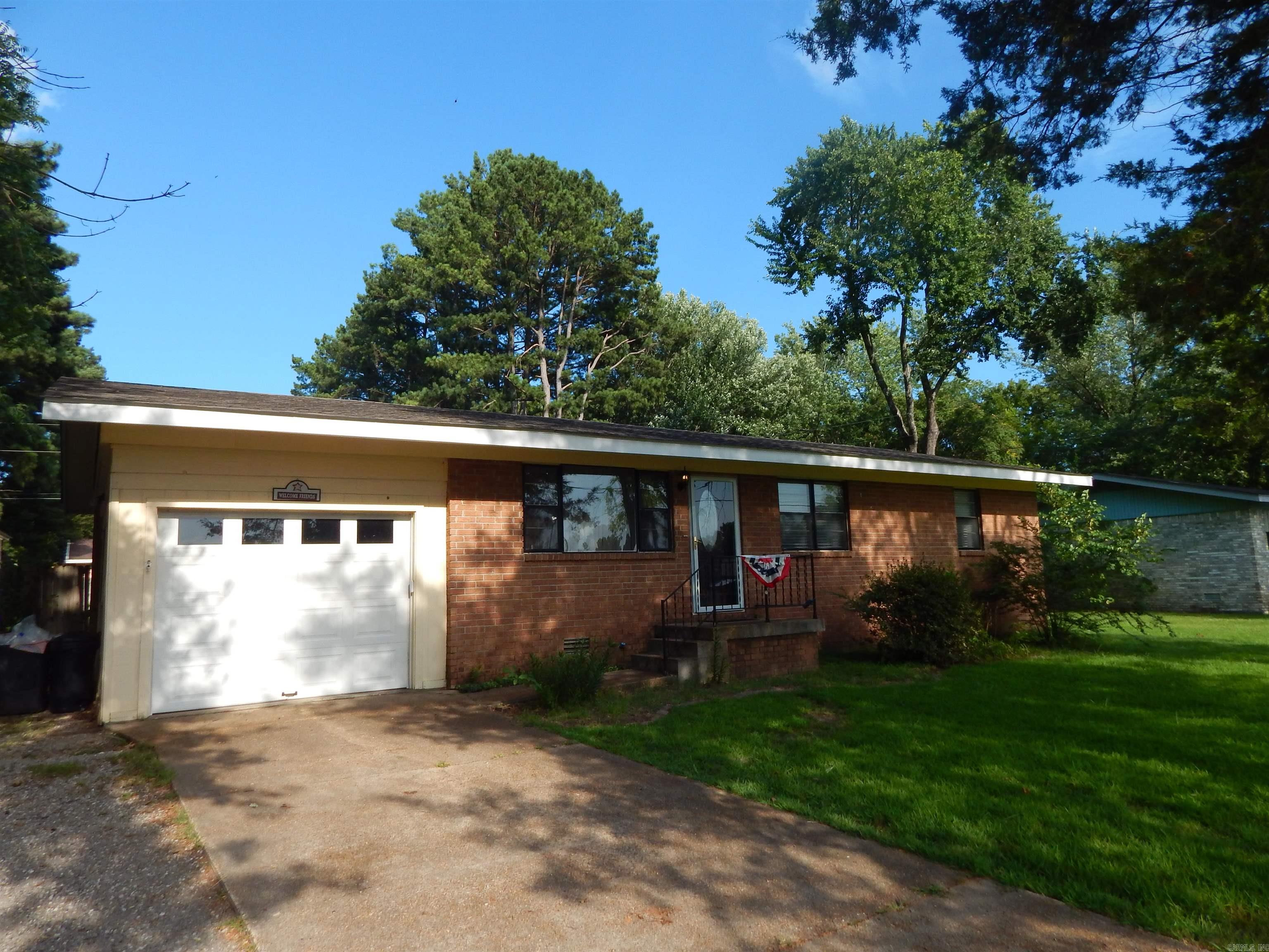 1607 N Broadway  Heber Springs, AR