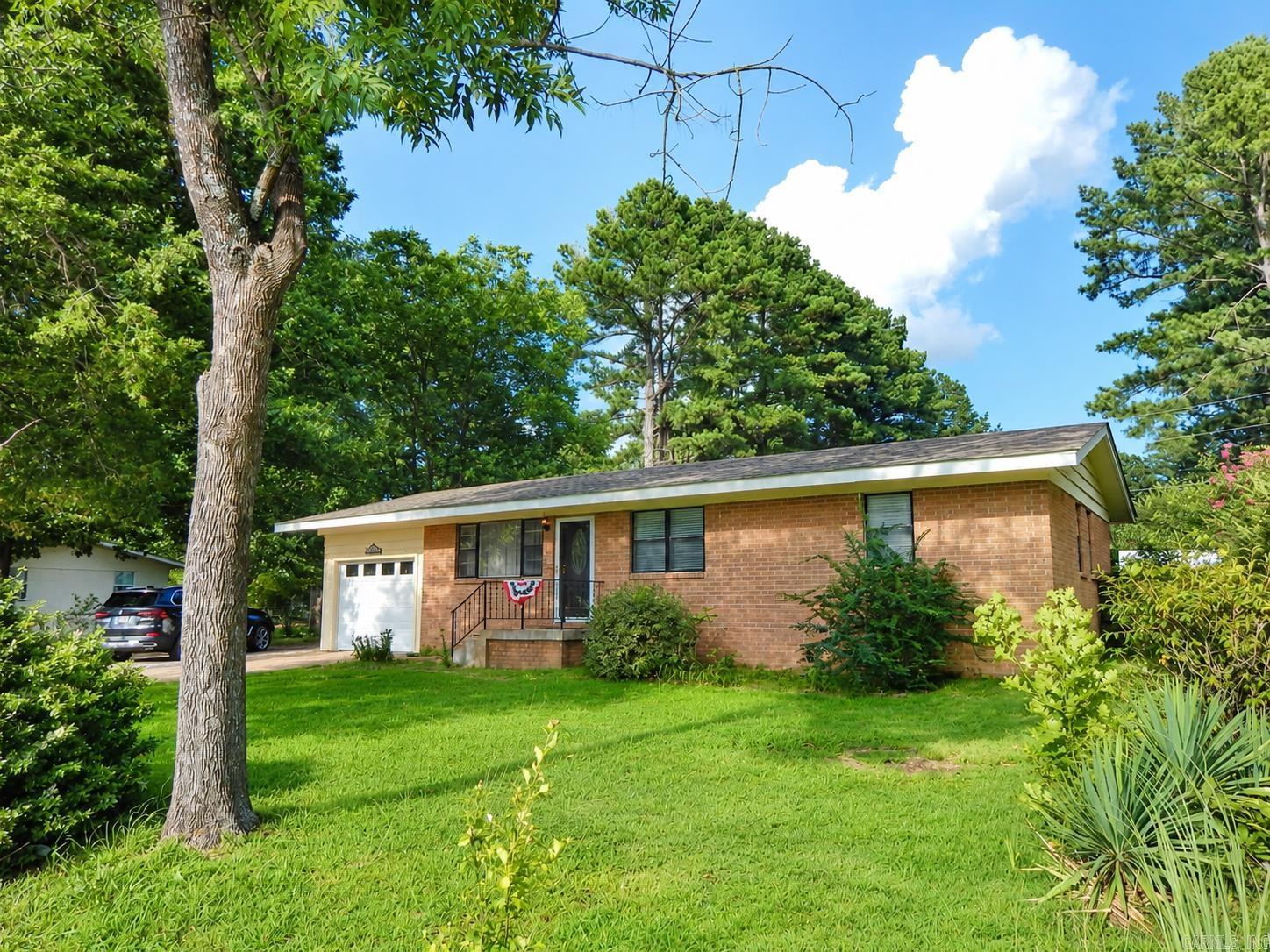 1607 N Broadway  Heber Springs, AR