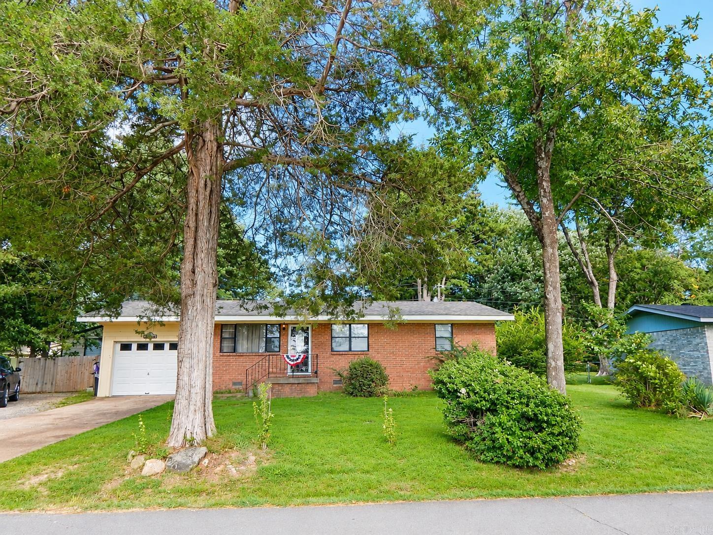 1607 N Broadway  Heber Springs, AR