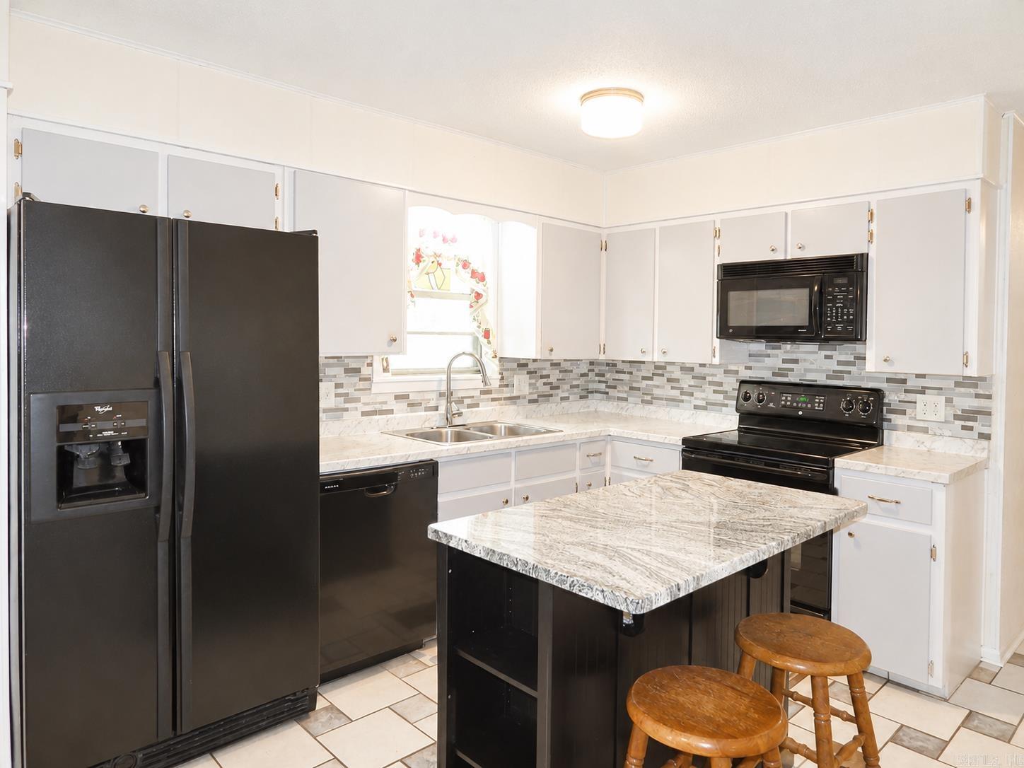 1607 N Broadway  Heber Springs, AR