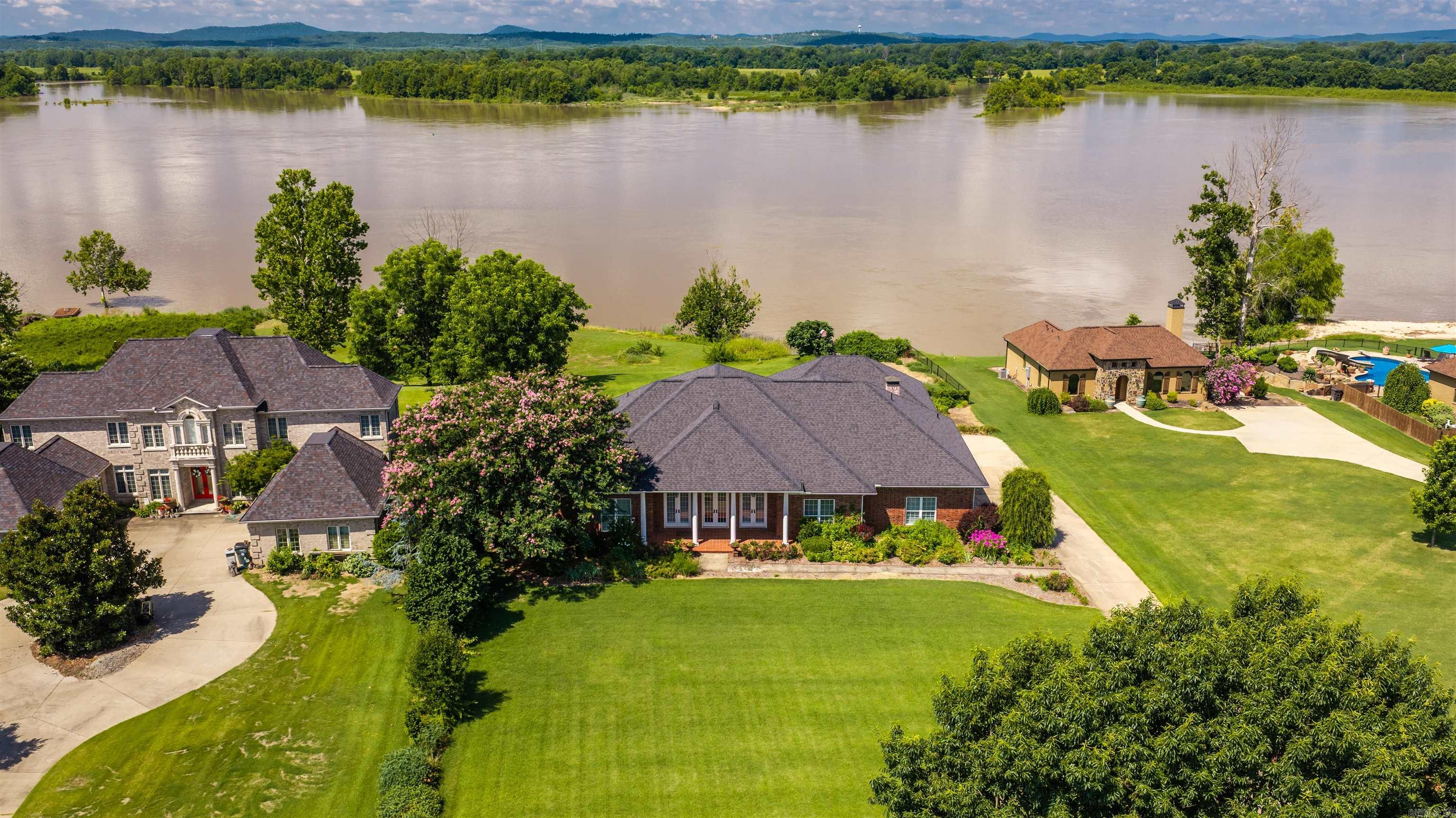 3  River Road Drive West  Mayflower, AR