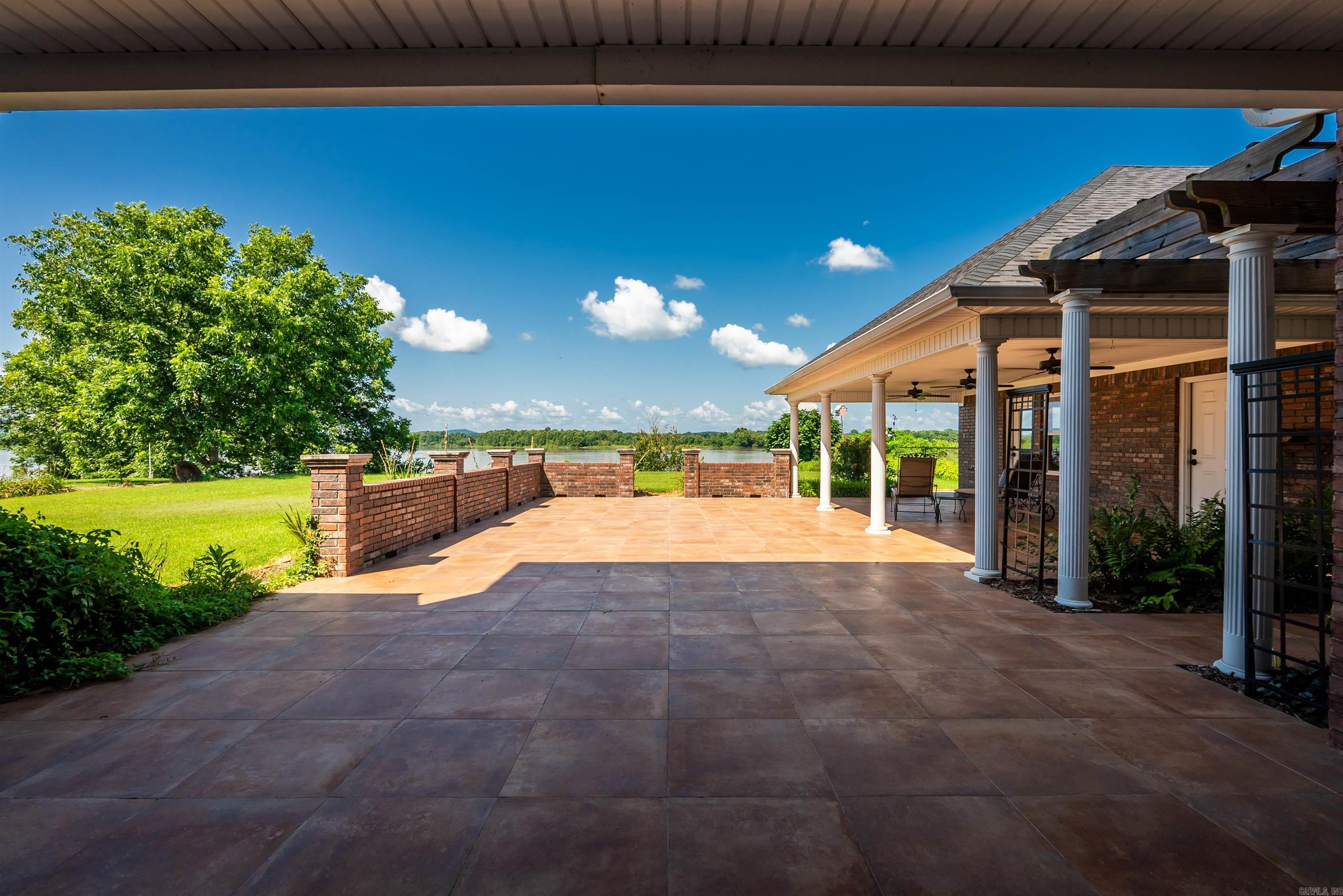3 River Road Drive West  Mayflower, AR