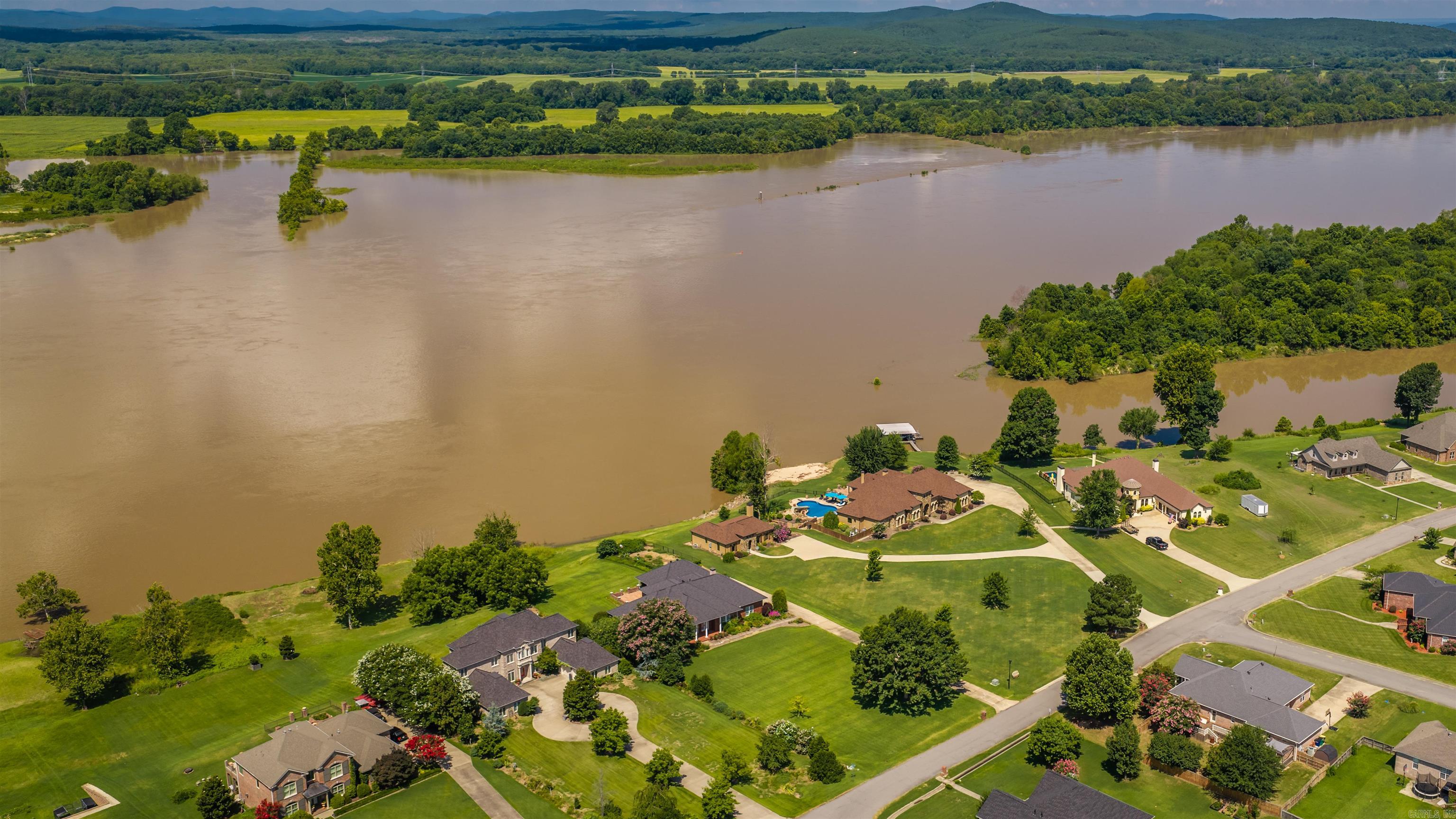 3 River Road Drive West  Mayflower, AR