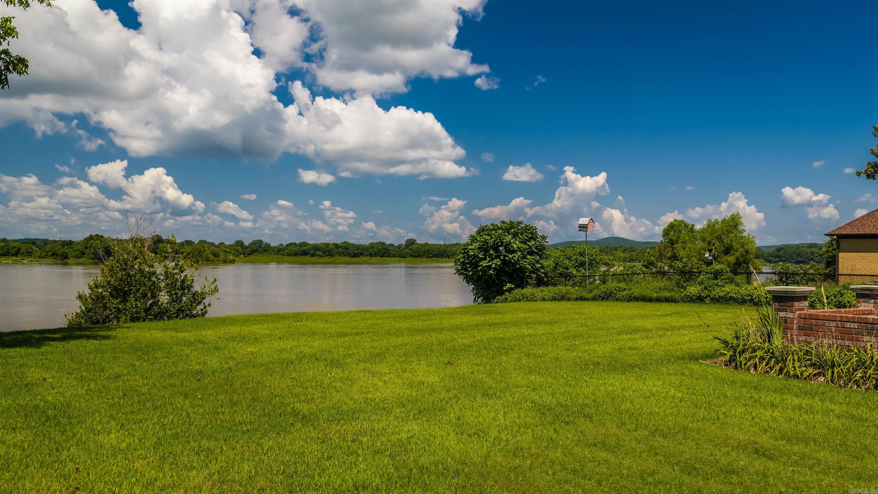 3 River Road Drive West  Mayflower, AR