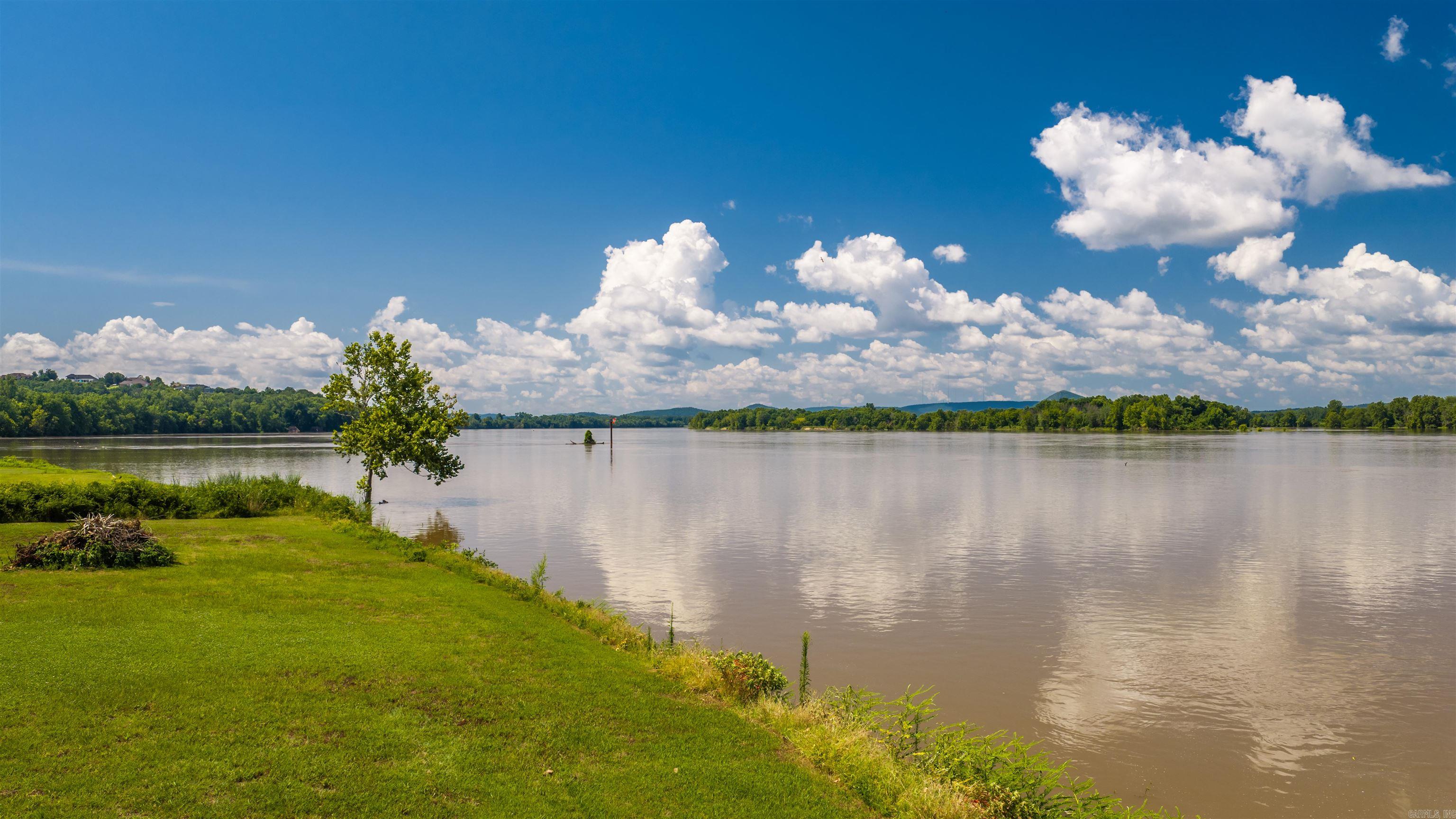 3 River Road Drive West  Mayflower, AR