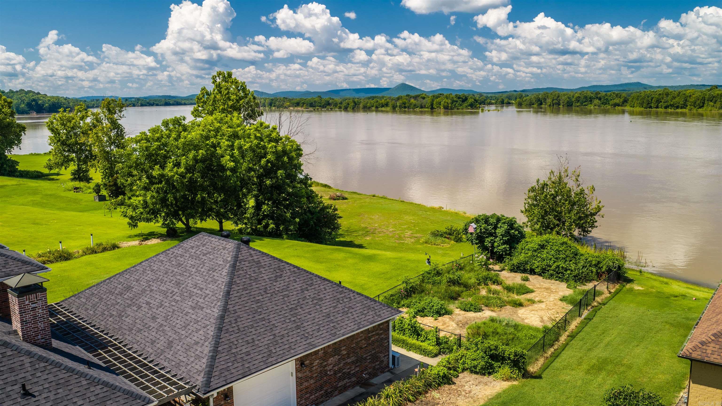 3 River Road Drive West  Mayflower, AR