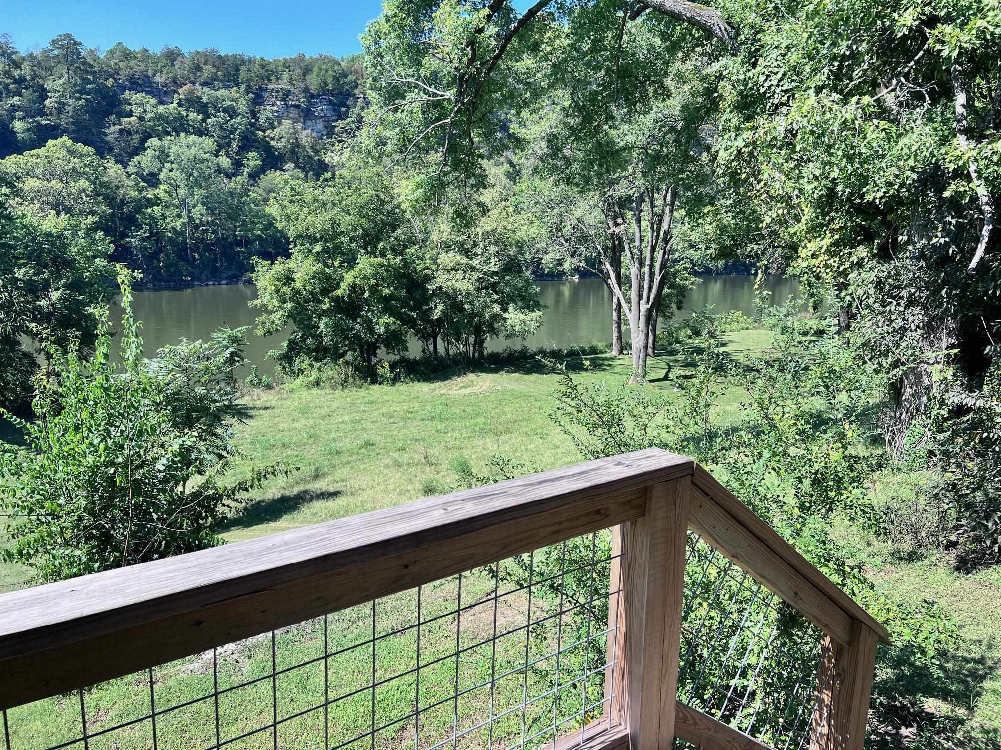 236 N Riverview  Mountain View, AR