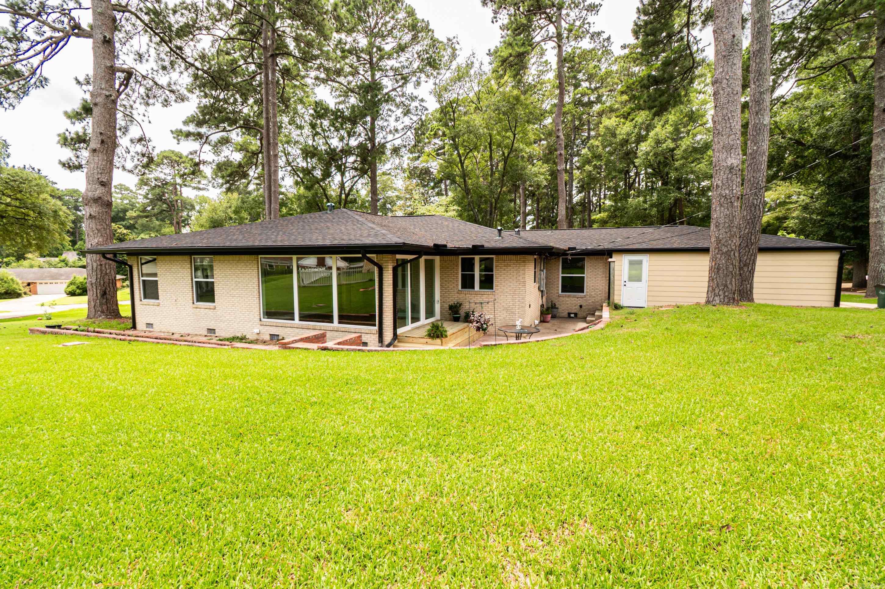 130 Woodline  El Dorado Springs, AR