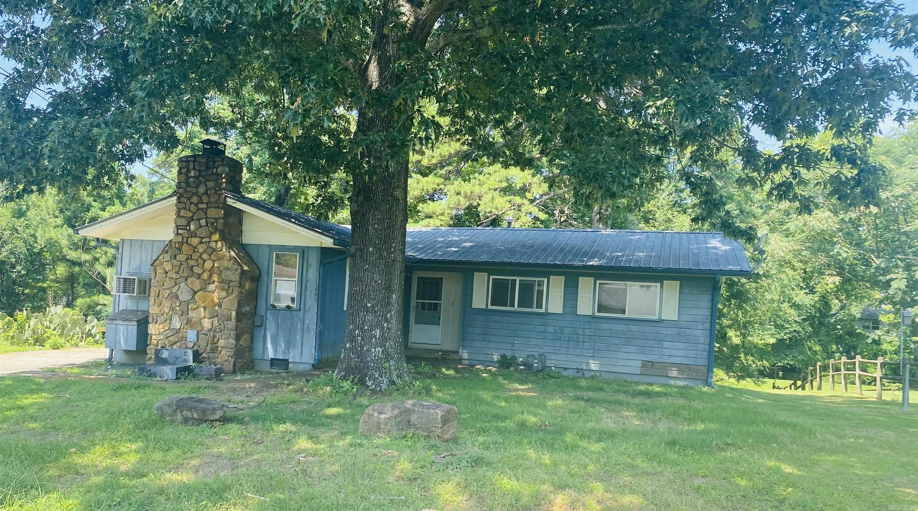 1209 12th Street  Mena, AR