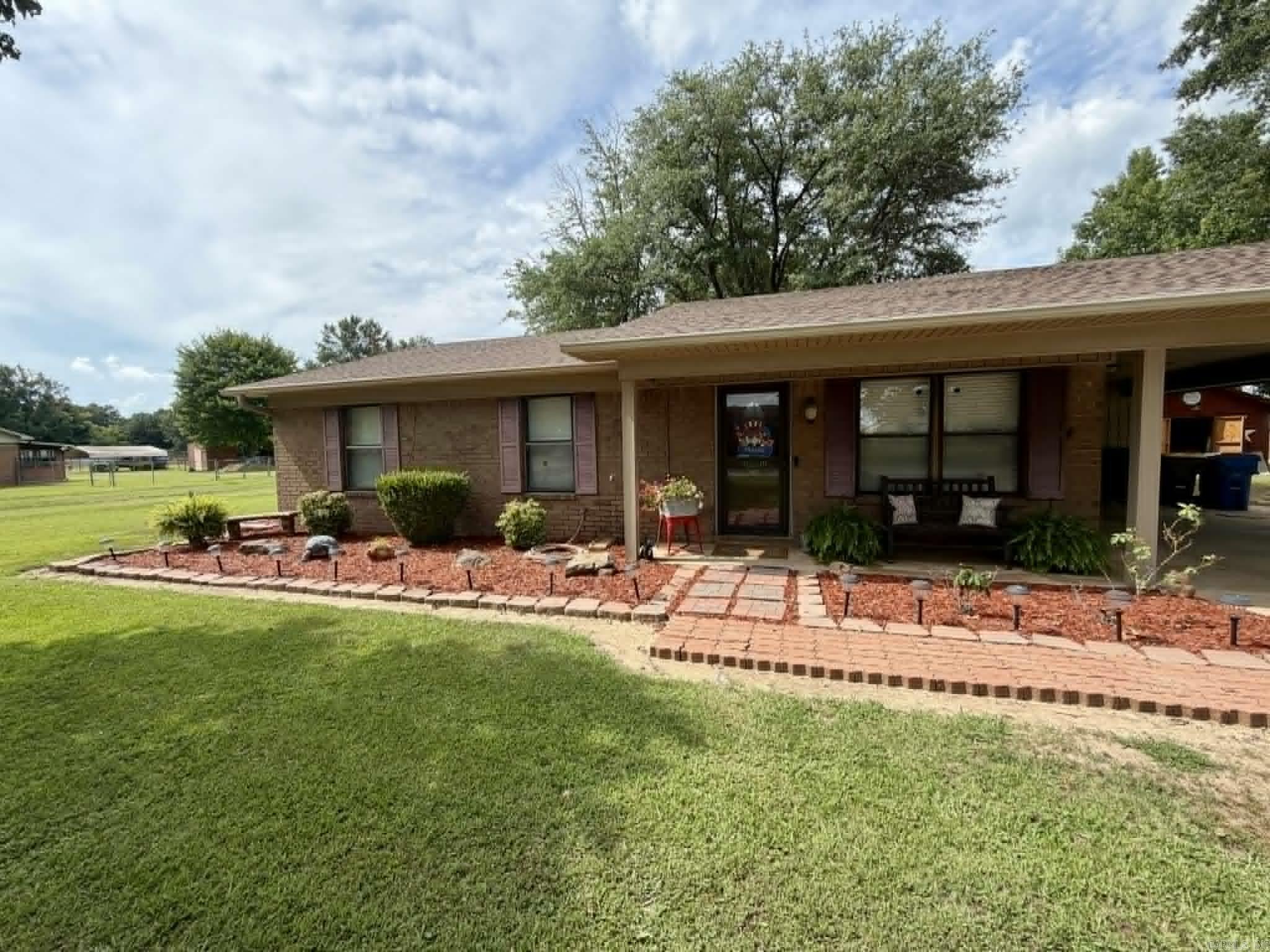 401 Queens  England, AR