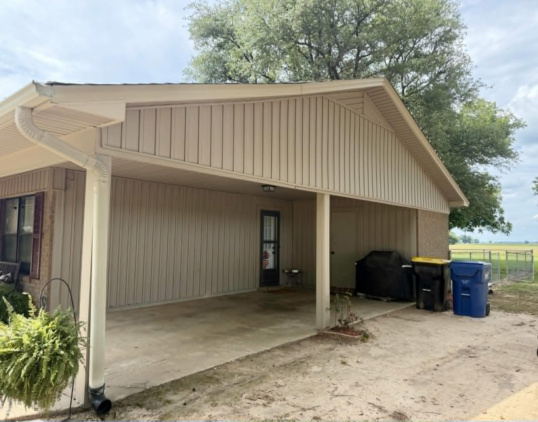 401 Queens  England, AR