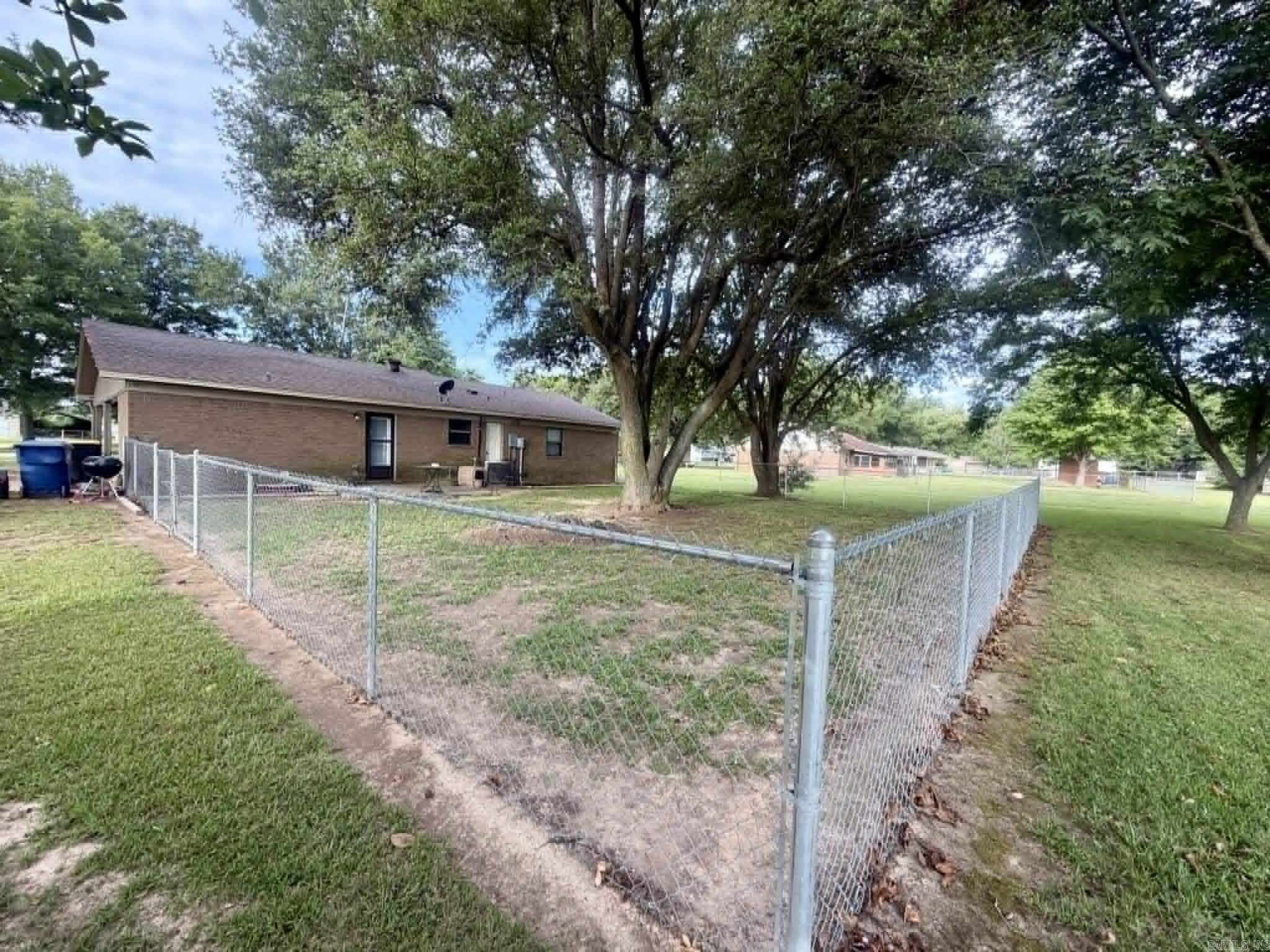 401 Queens  England, AR