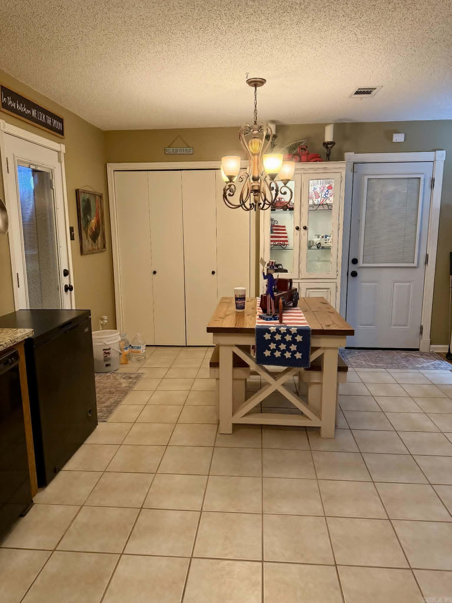 401 Queens  England, AR