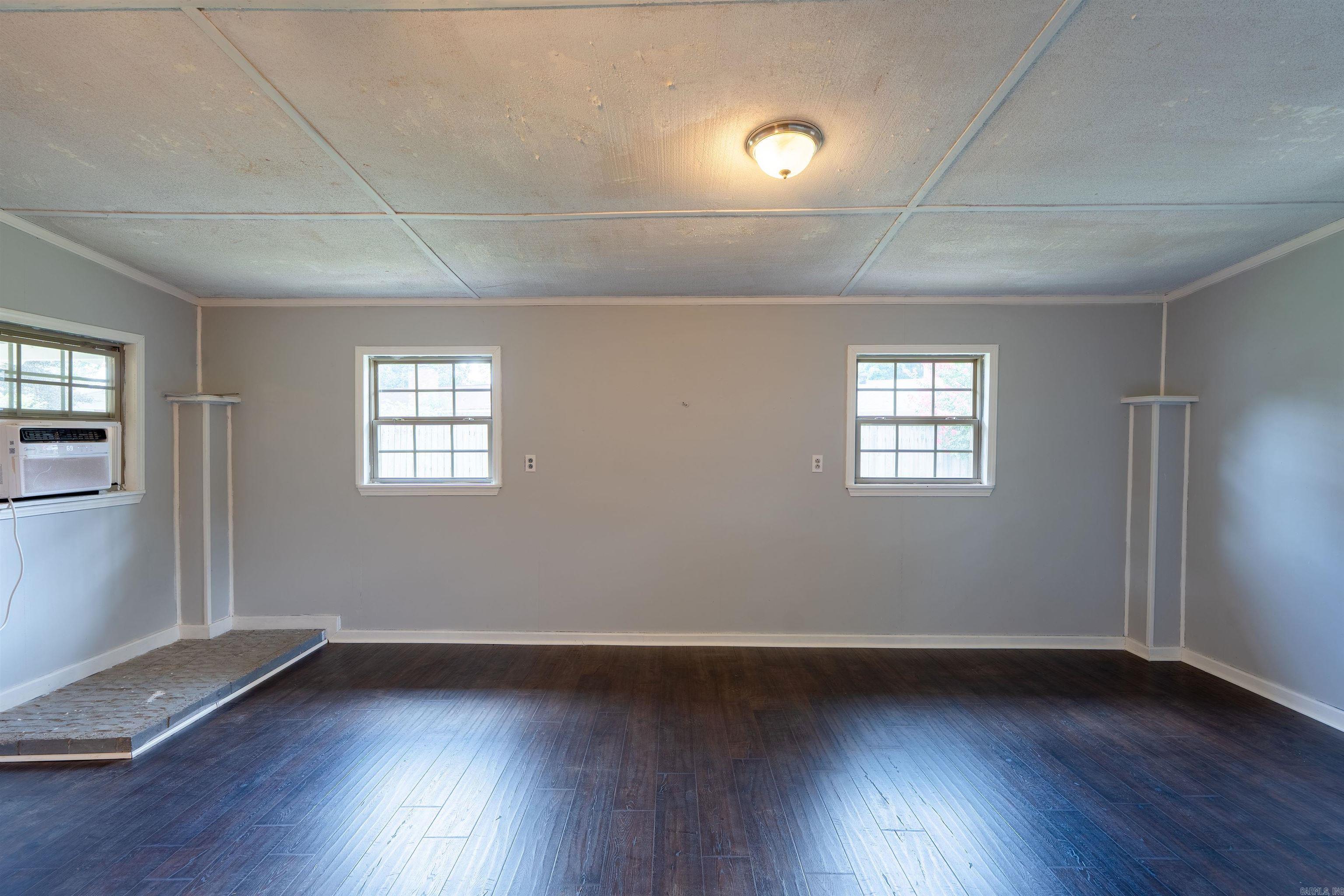 1902 W Arch  Searcy, AR