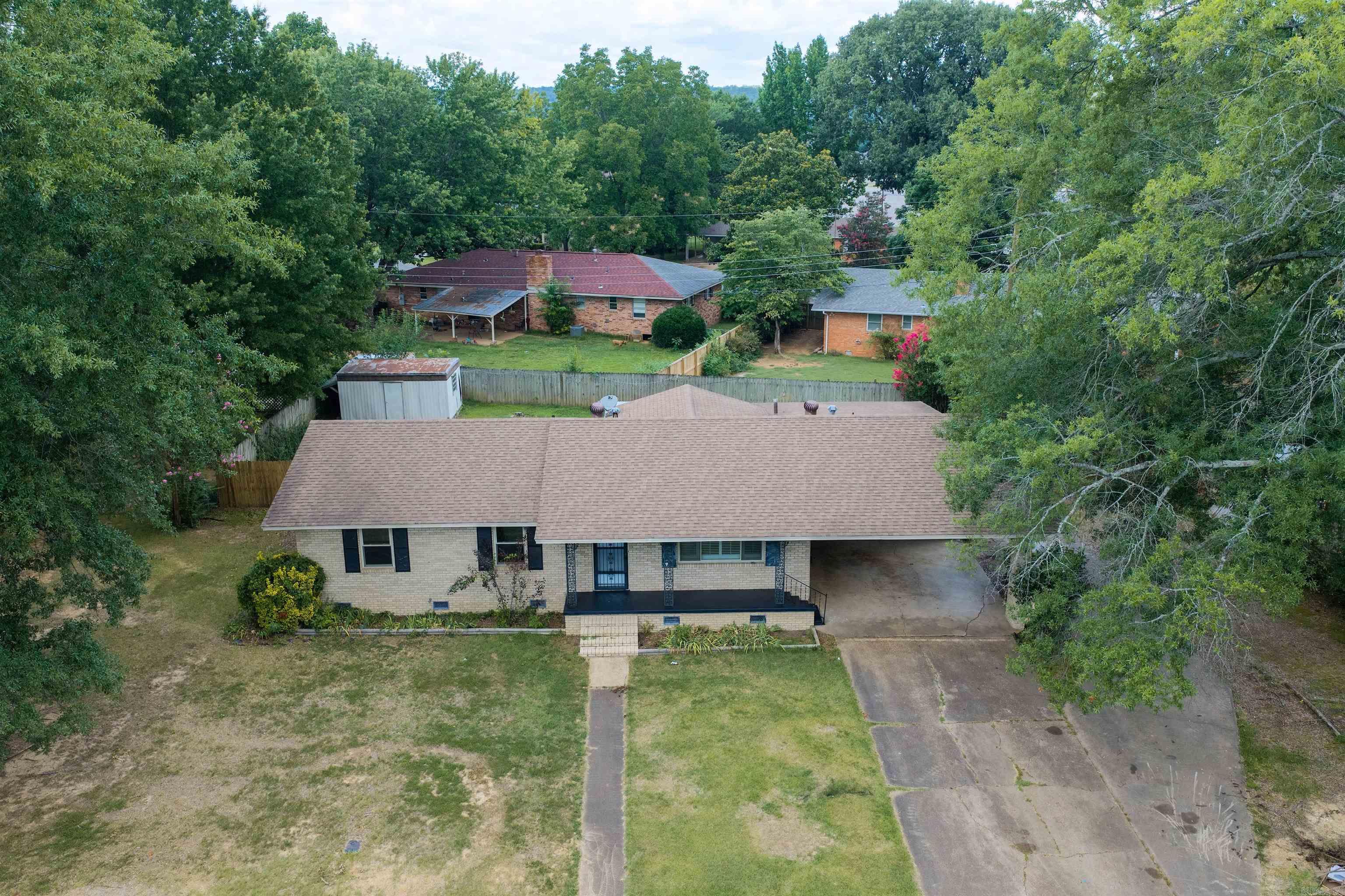 1902 W Arch  Searcy, AR