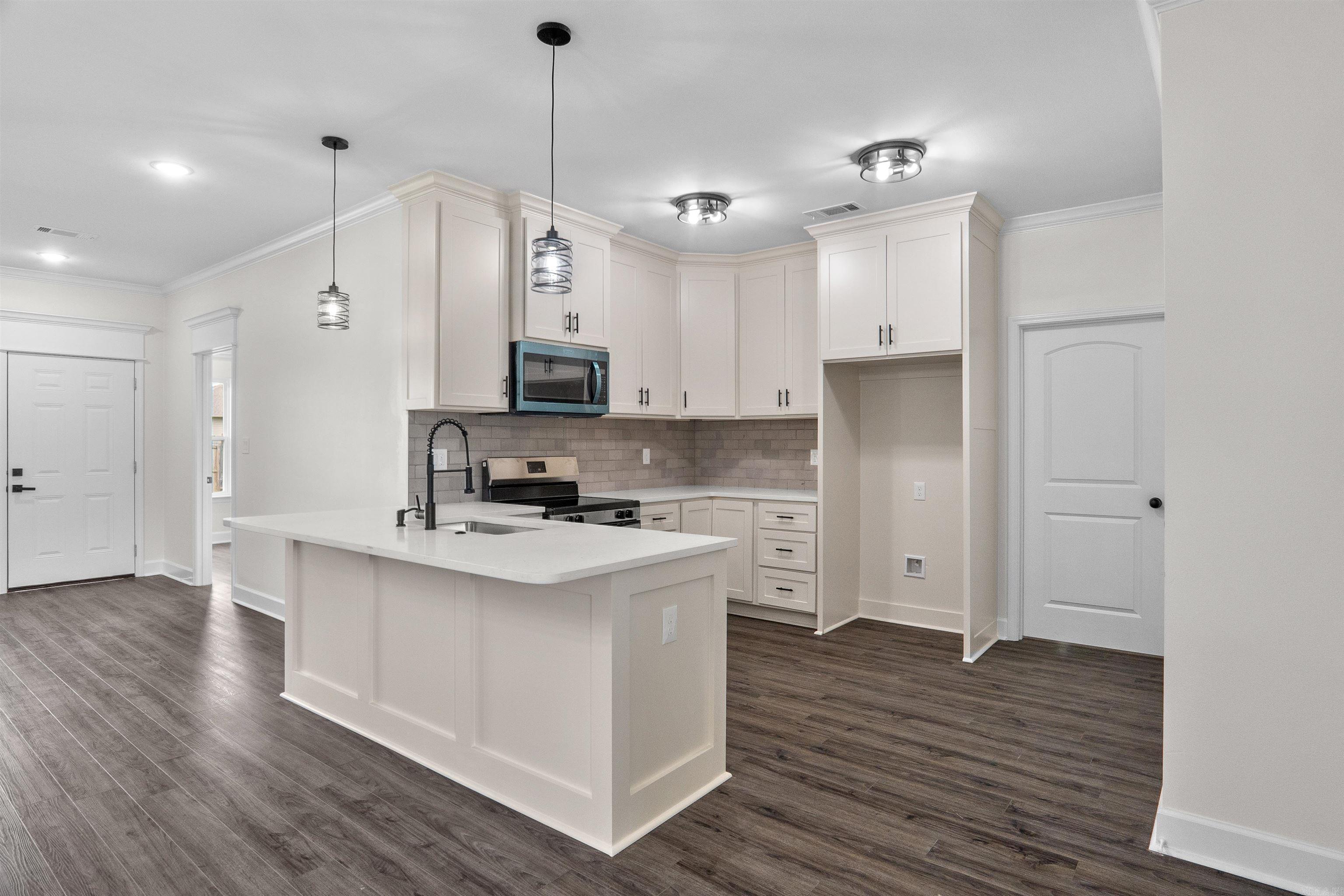 515 Madeleine  Austin, AR