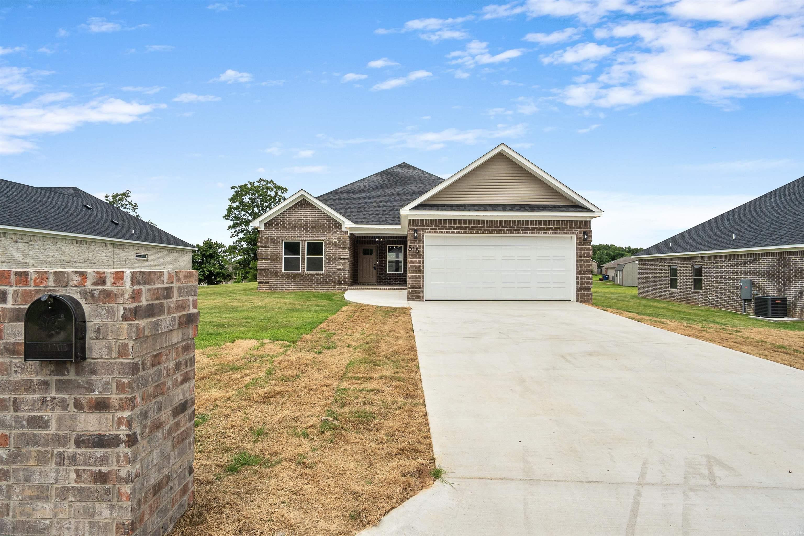 515 Madeleine  Austin, AR