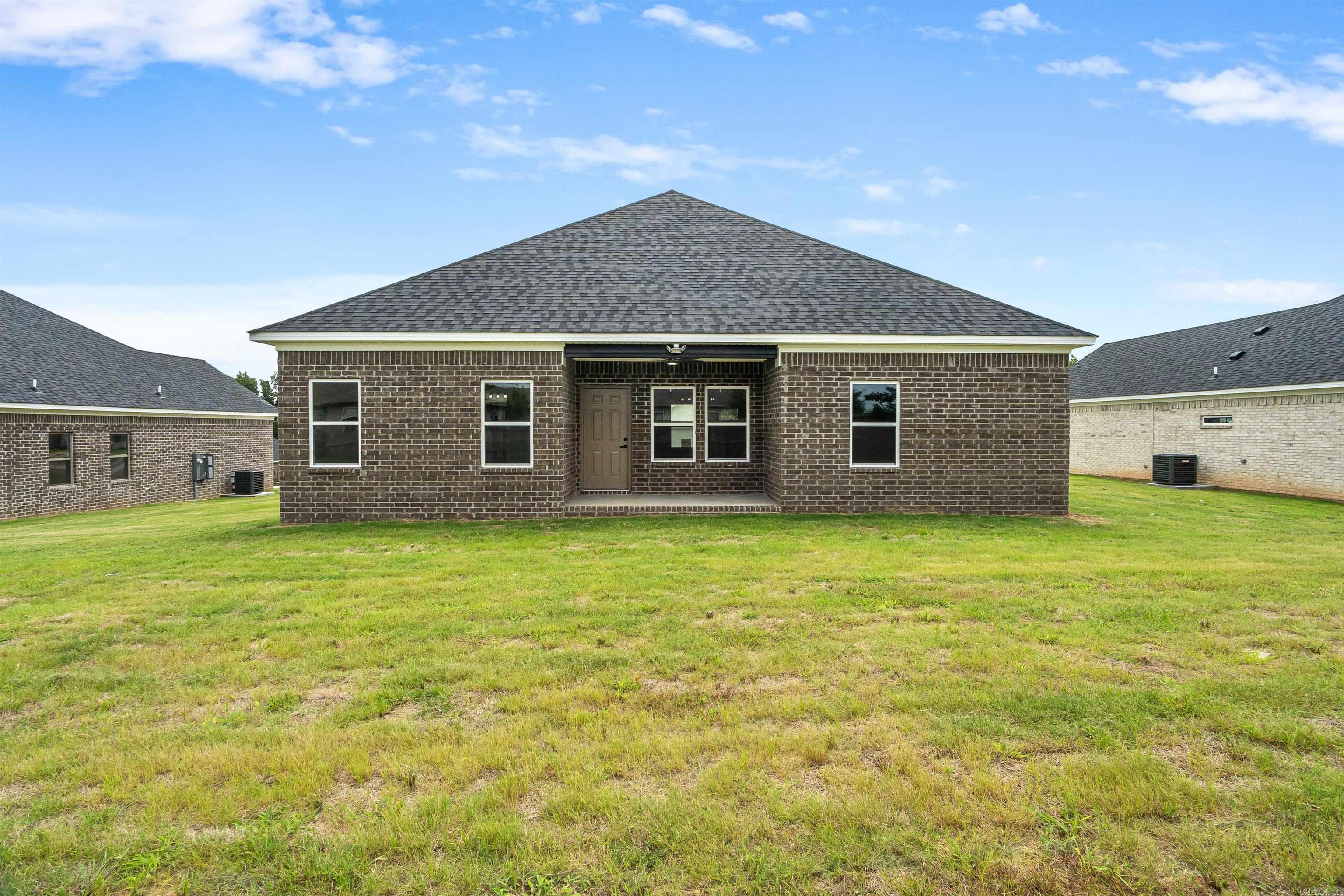 515 Madeleine  Austin, AR