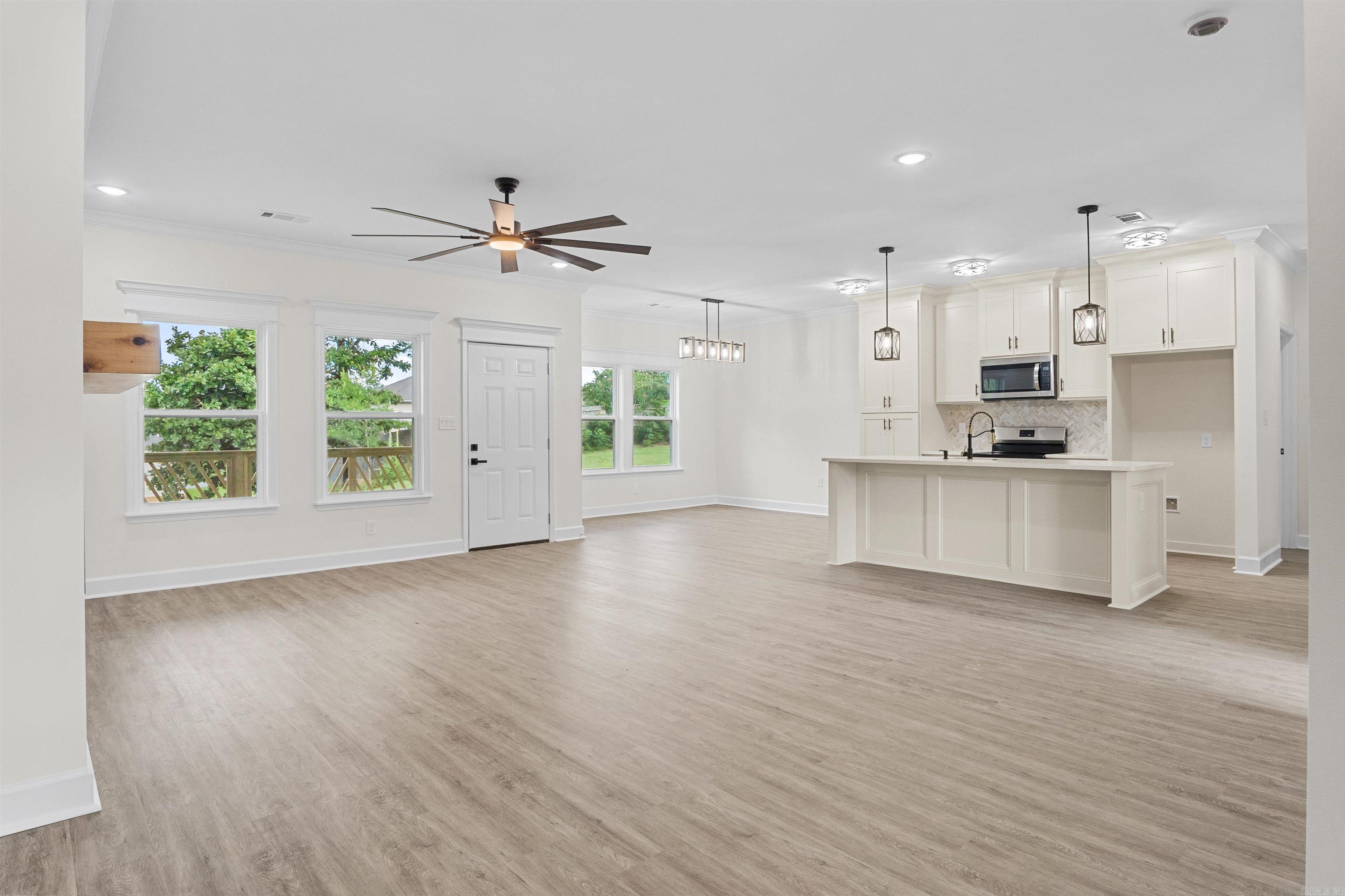 513 Madeleine  Austin, AR