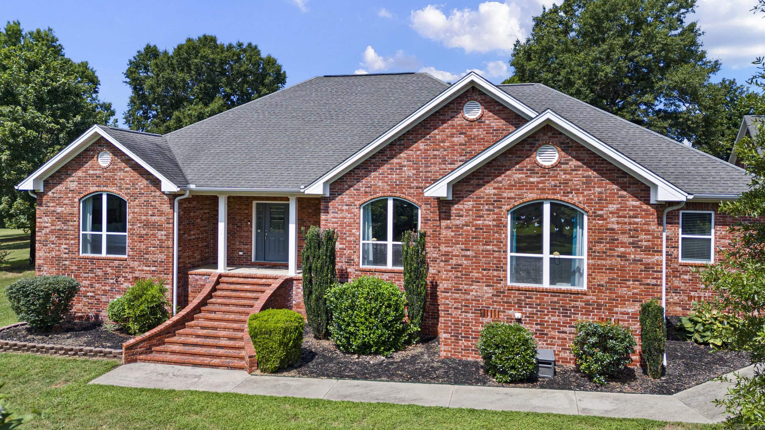 751 Walthall  Russellville, AR