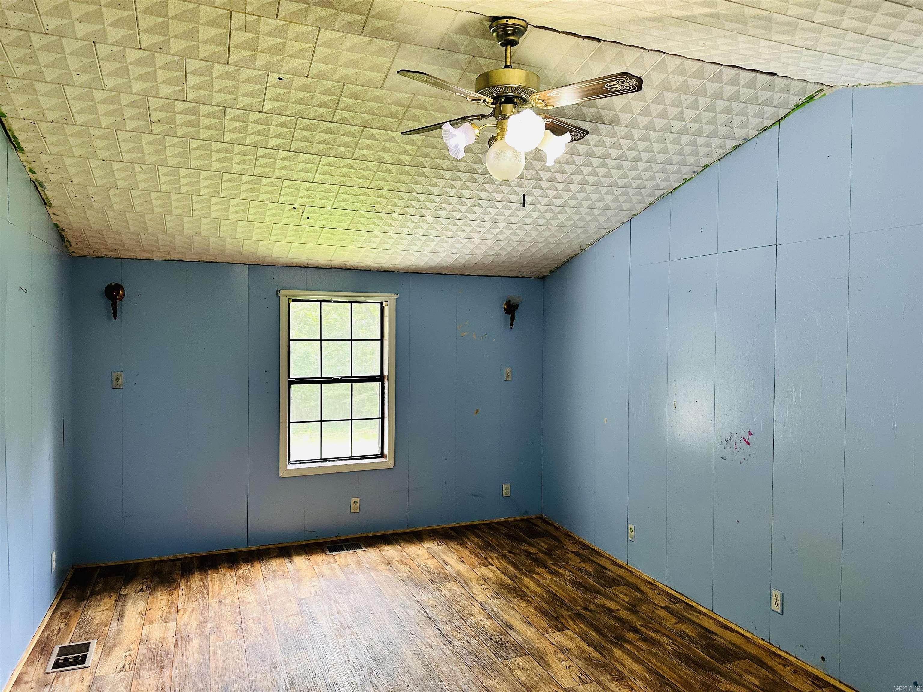 11 Lawrence  Smithville, AR