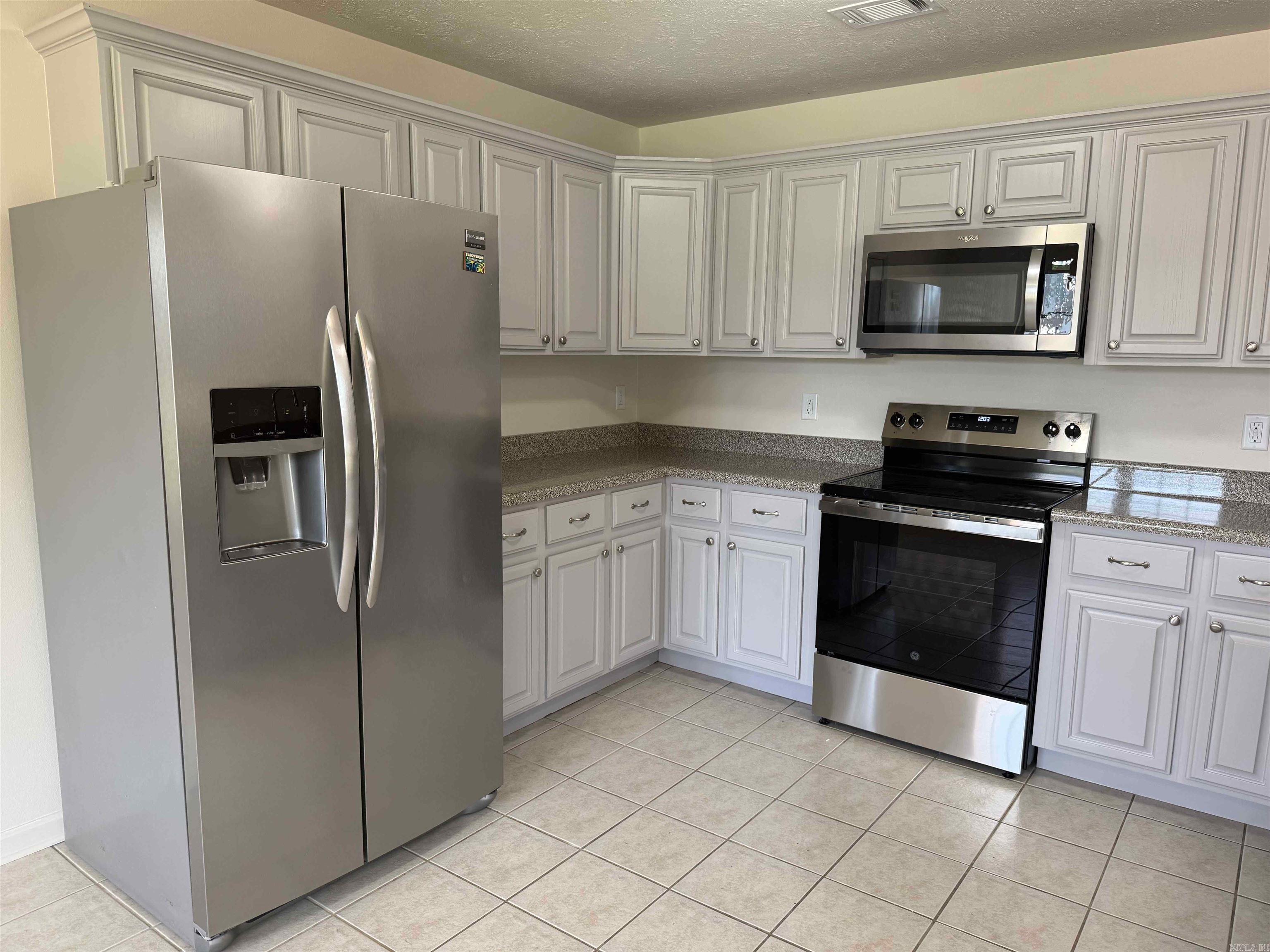 100 E Lauren  Searcy, AR