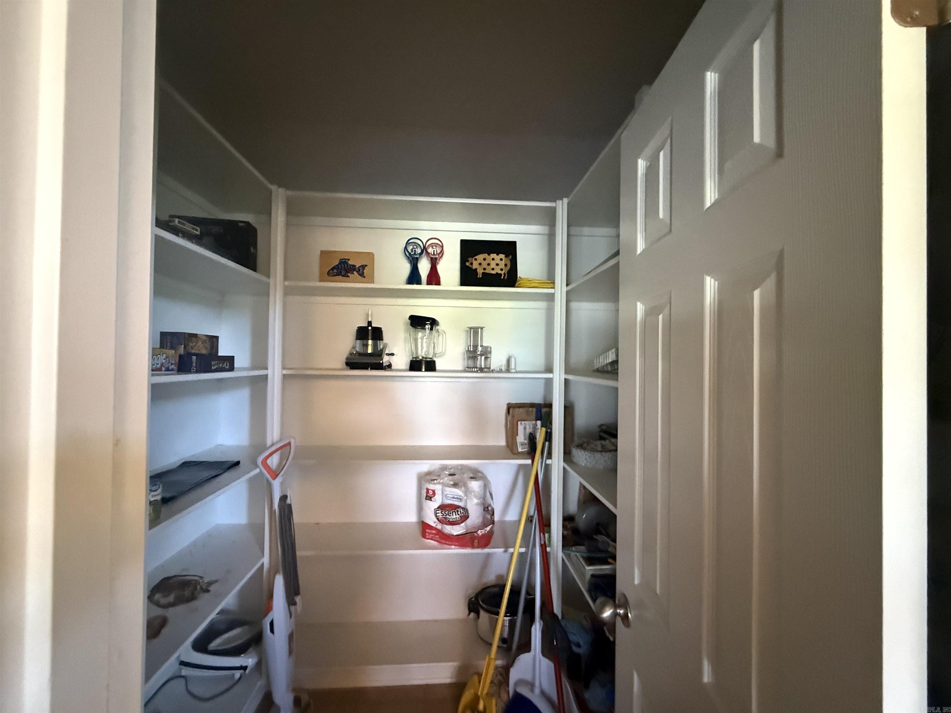 90 Emerald Lane Greers Ferry, AR 72067